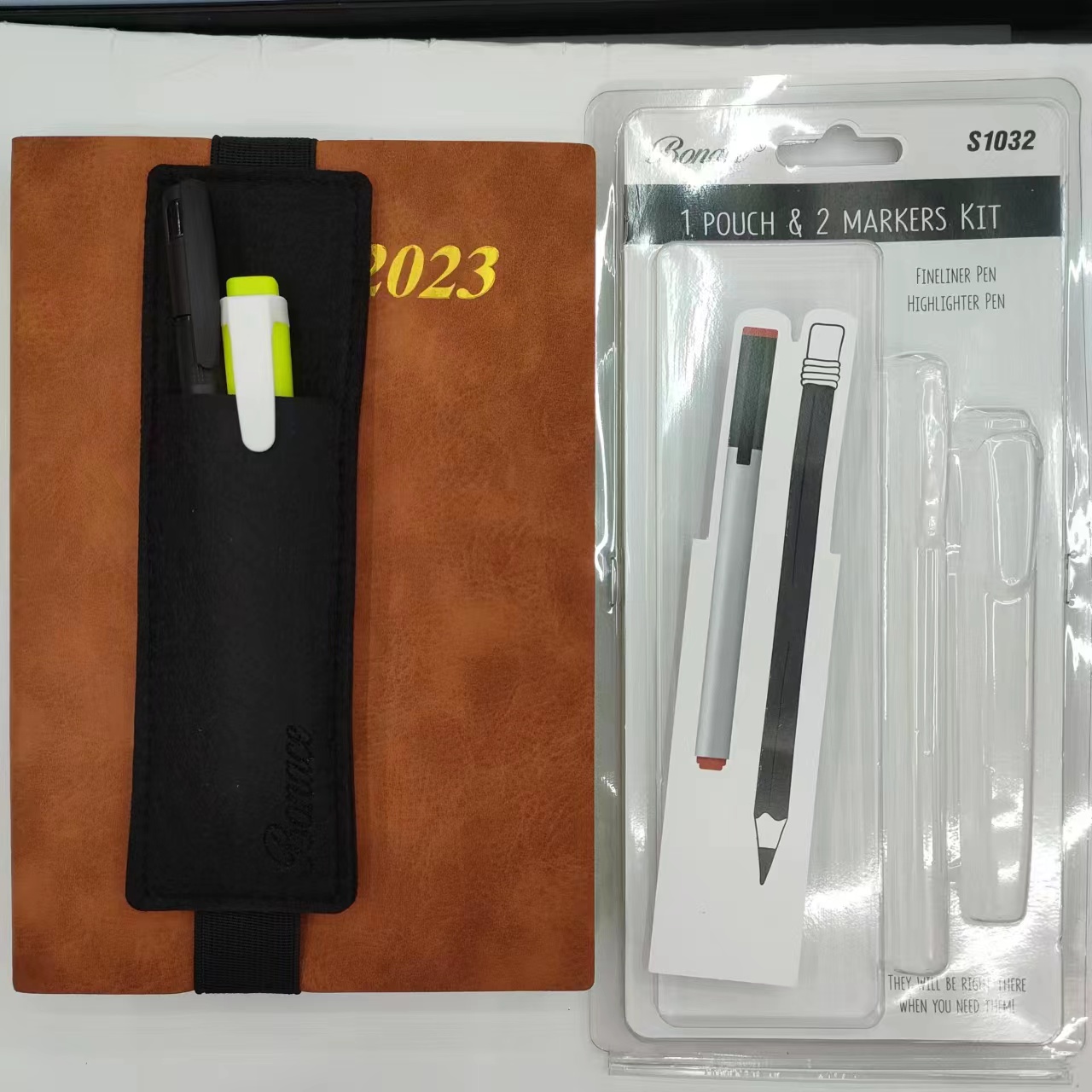 The outlining pen, highlighter and book cover set is convenient for office supplies