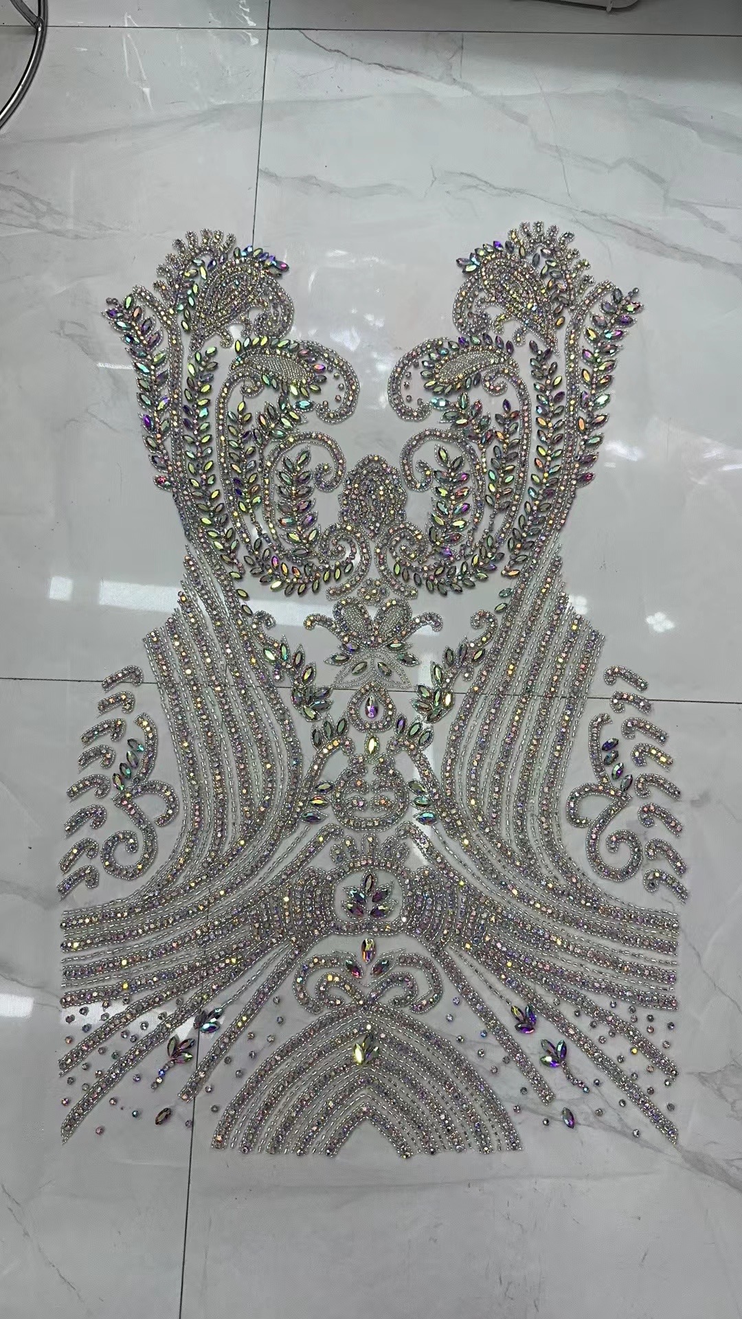 DIY hand-beaded wedding dress with deep V-neck decals and water diamonds Specification image