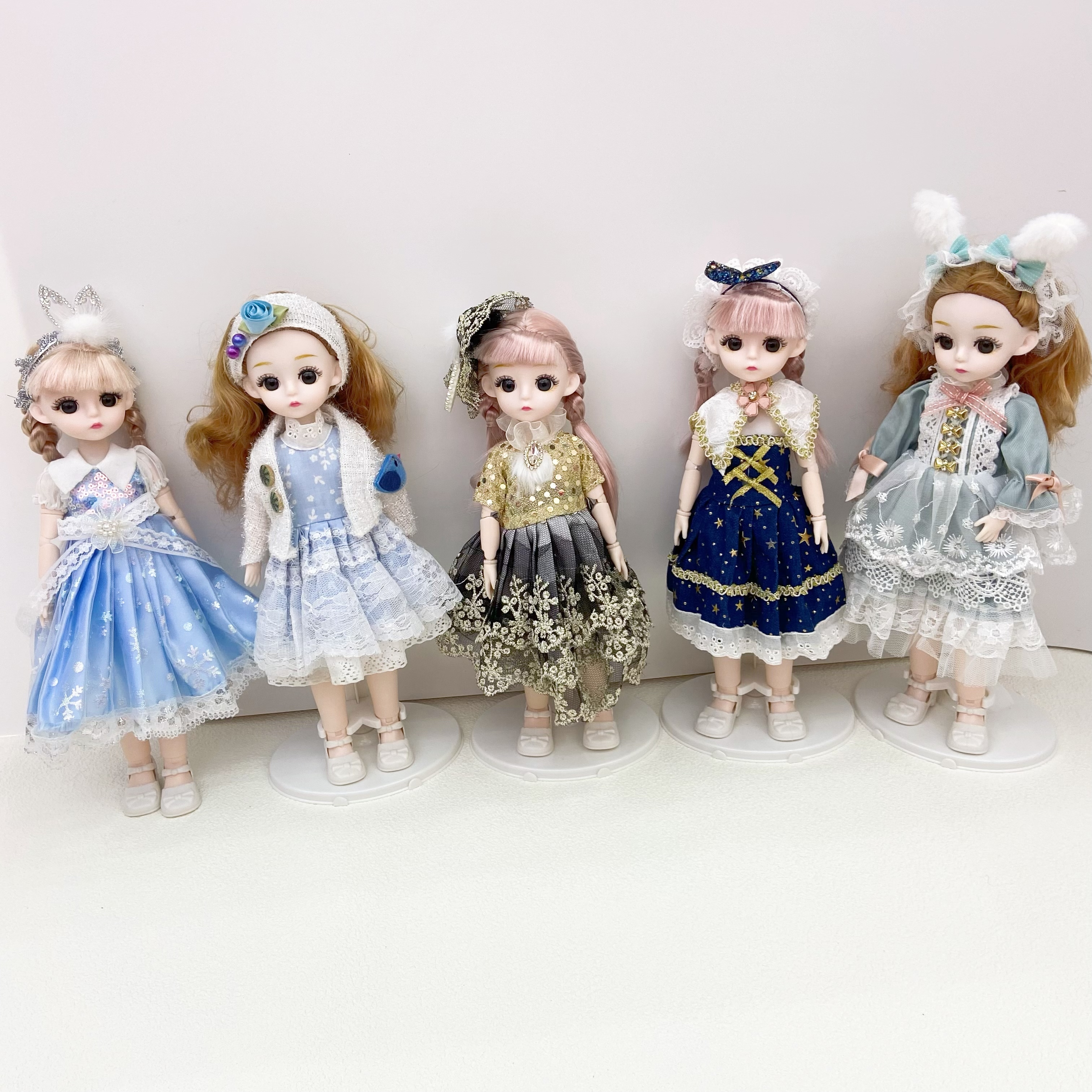 30cm sequined Barbie girl with lights and music, sold by the manufacturer