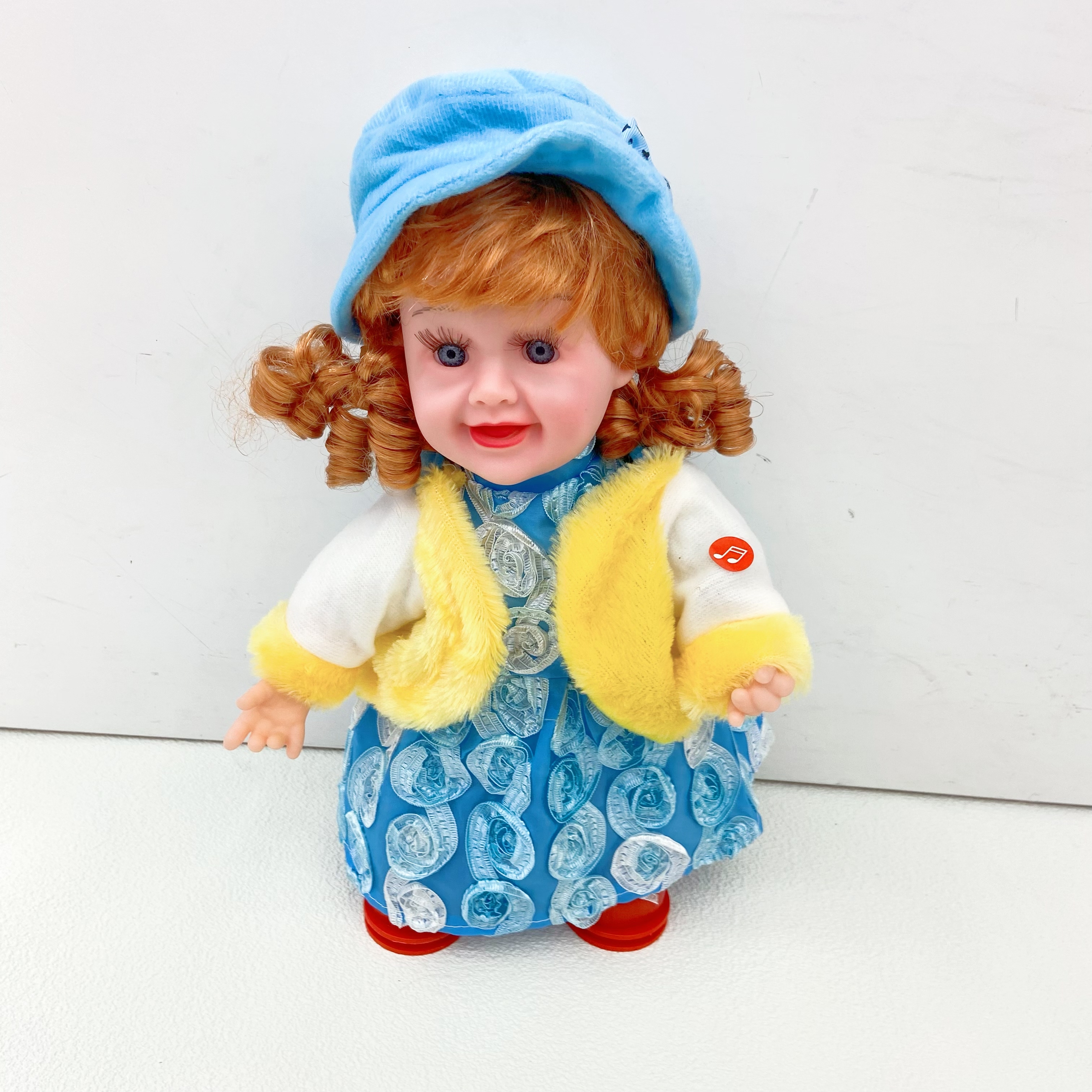 A funny 35CM girl, Niu Niu, sings, learns to speak, has a recording and can dance Application Scenario