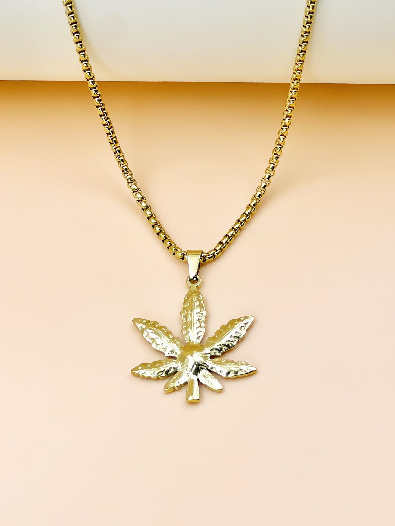 钛钢男女/枫叶项链/嘻哈hiphop/街头日韩/吊坠百搭/男女潮个性/吊坠项链产品图