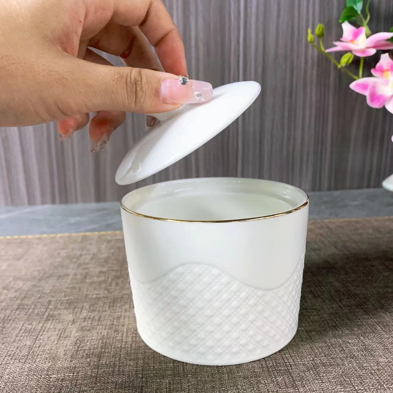 4-inch diamond-patterned gold-rimmed ceramic stew pot with lid, white porcelain tableware, light luxury style, suitable for hotel, restaurant, club and home use Specification image