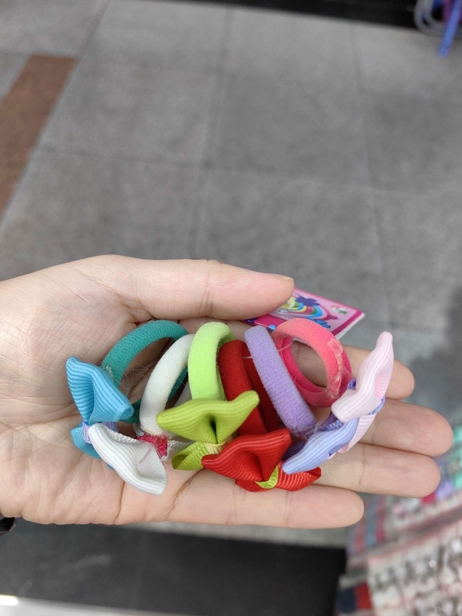 小毛巾圈儿童蝴蝶结一卡6色一卡12卡一包
中包混
