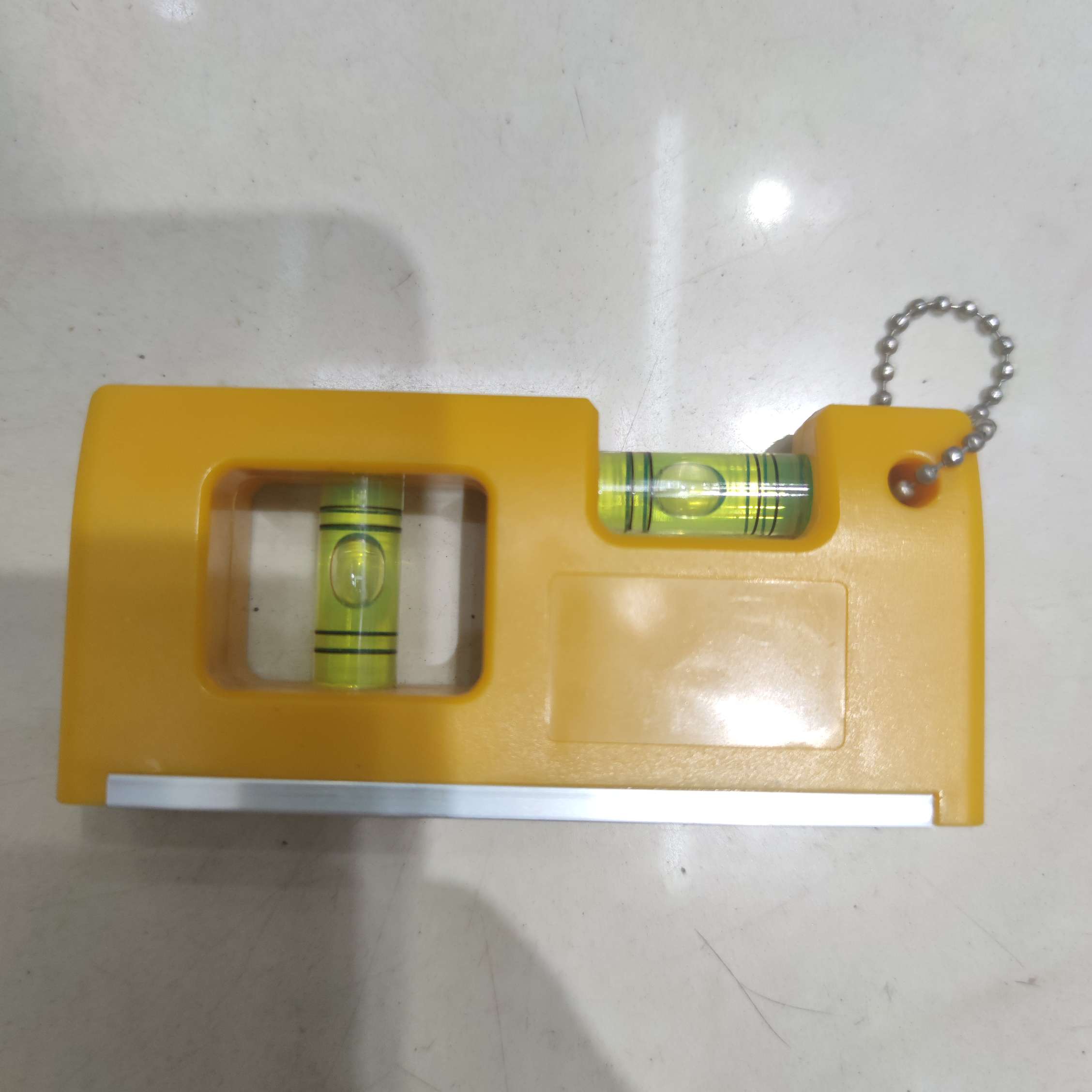 أدوات خشبية صغيرة