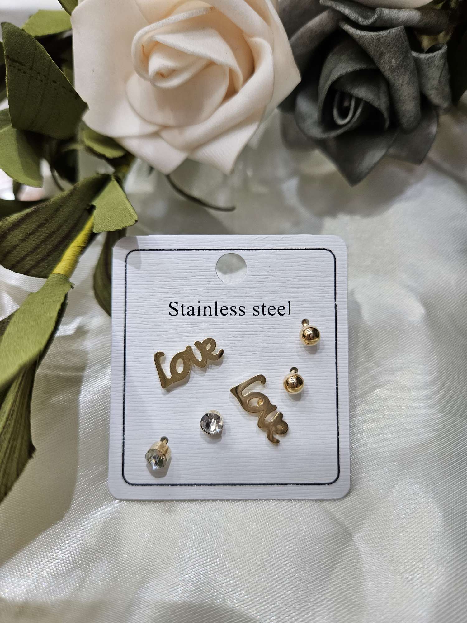 Valentine's Day Thanksgiving Fashion Romantic Three Pairs Of Small Earrings, Stainless Steel Love Earrings, Two Yuan Shop Hot Sales, Send Friends Dating Small Gifts