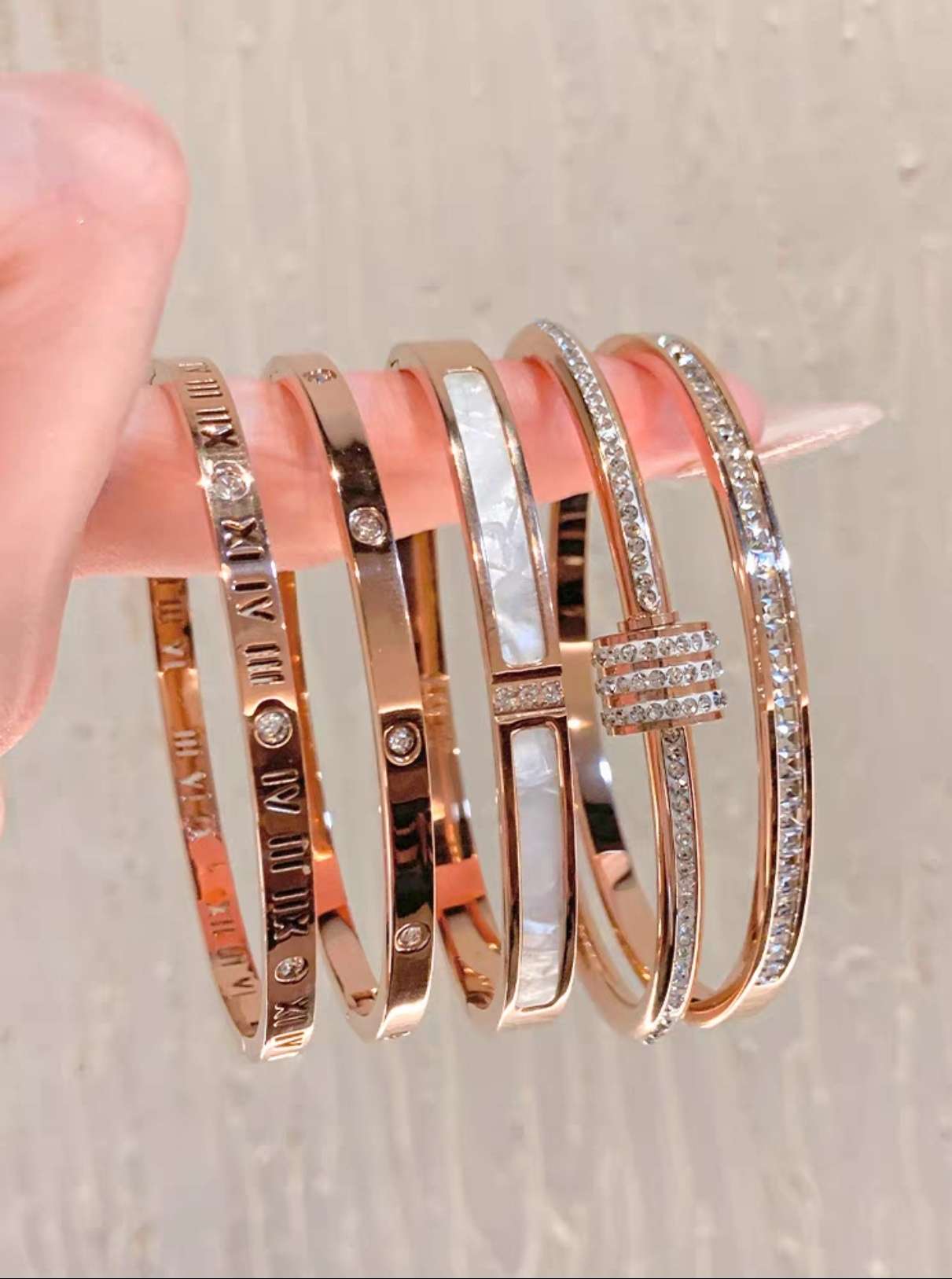 Rose gold titanium steel bracelet for women, high-end and elegant, light luxury and niche zircon bracelet, plain ring bracelet, hand accessory details Picture