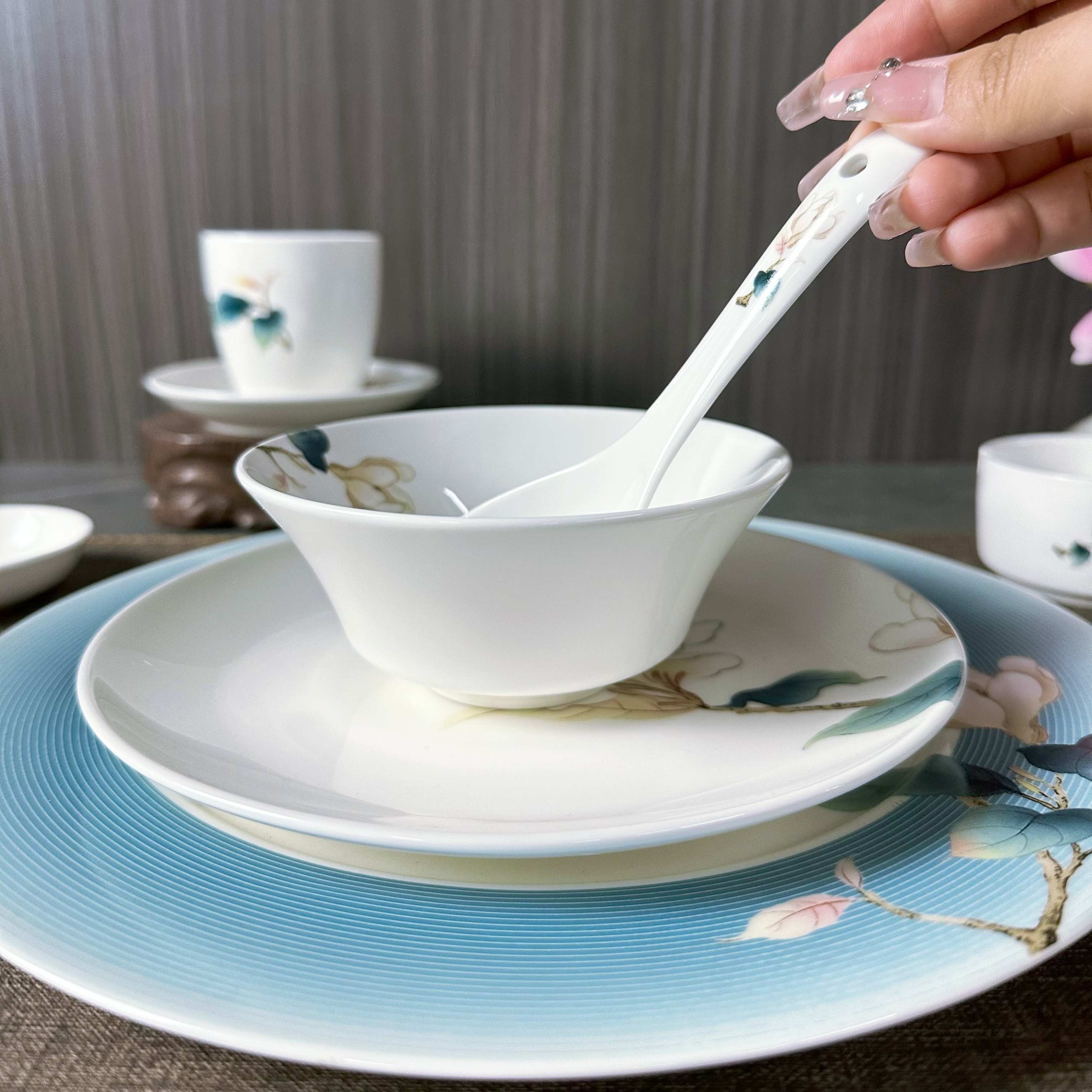 Wangchun series Ceramic tableware Set, featuring traditional Chinese meticulous brushwork and exquisite orchid elements, is suitable for home use in hotels, restaurants and banquets details Picture
