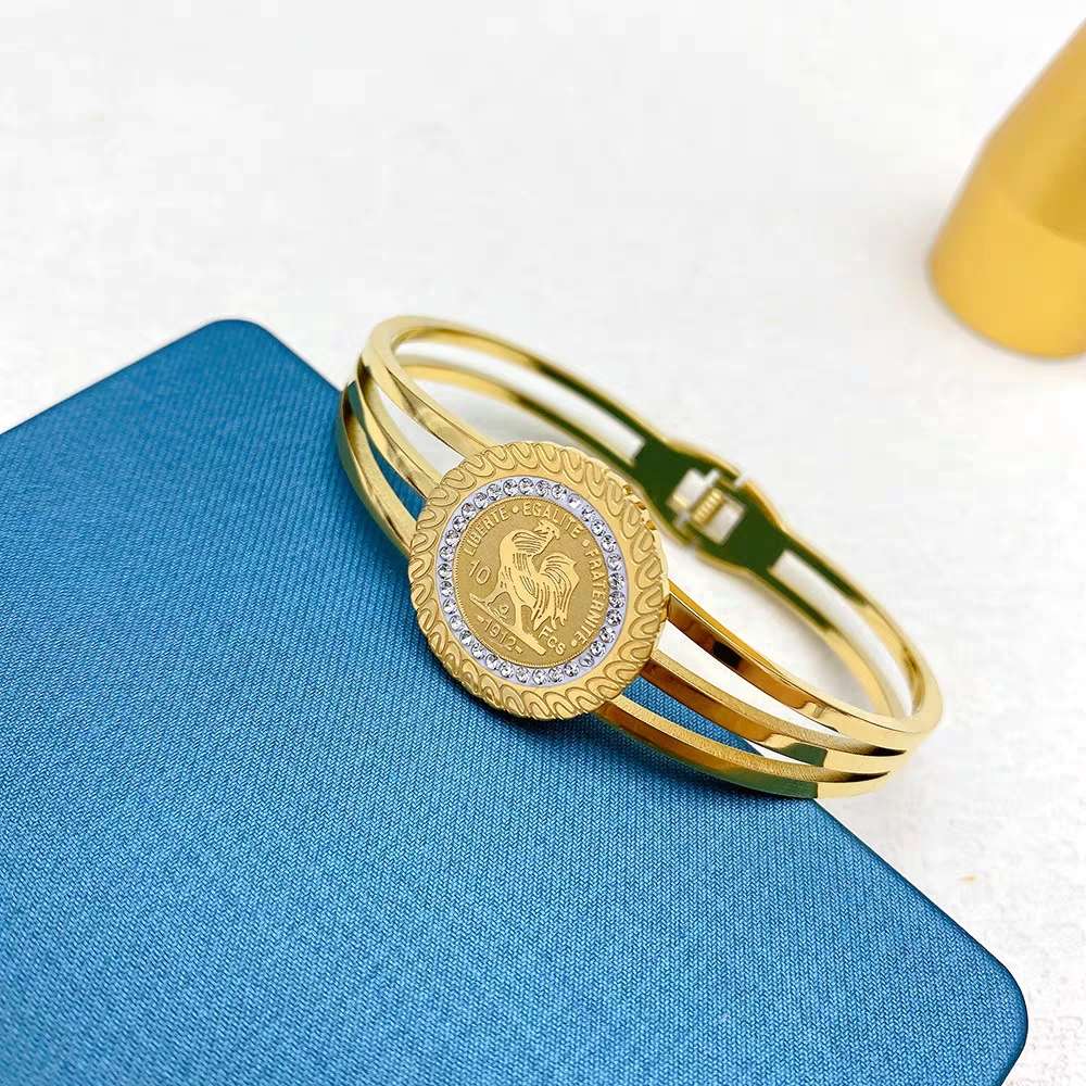 Cross-border supply of popular stainless steel bracelets from Europe and America, fashionable and simple, Douyin bestsellers, non-fading trendy accessories detail image 3