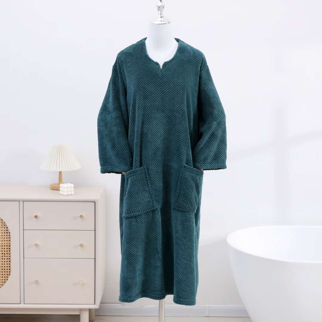 Yijia cotton and Needle Factory Direct sales coral fleece bath towels and adult bathrobes in mixed colors Item Picture
