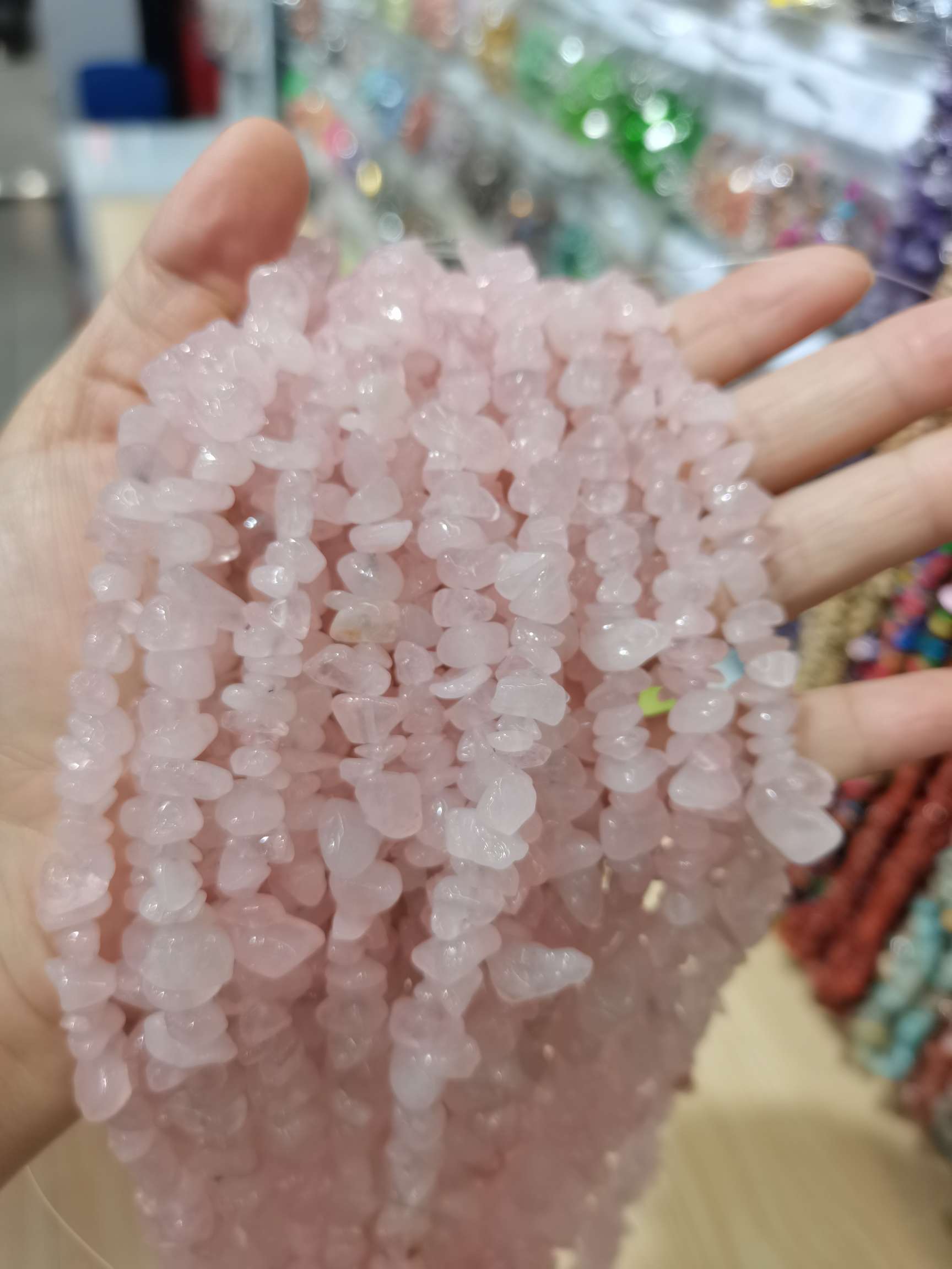 碎石半成品天然石彩色石头水磨石子diy饰品配件粉晶碎石散珠详情图5