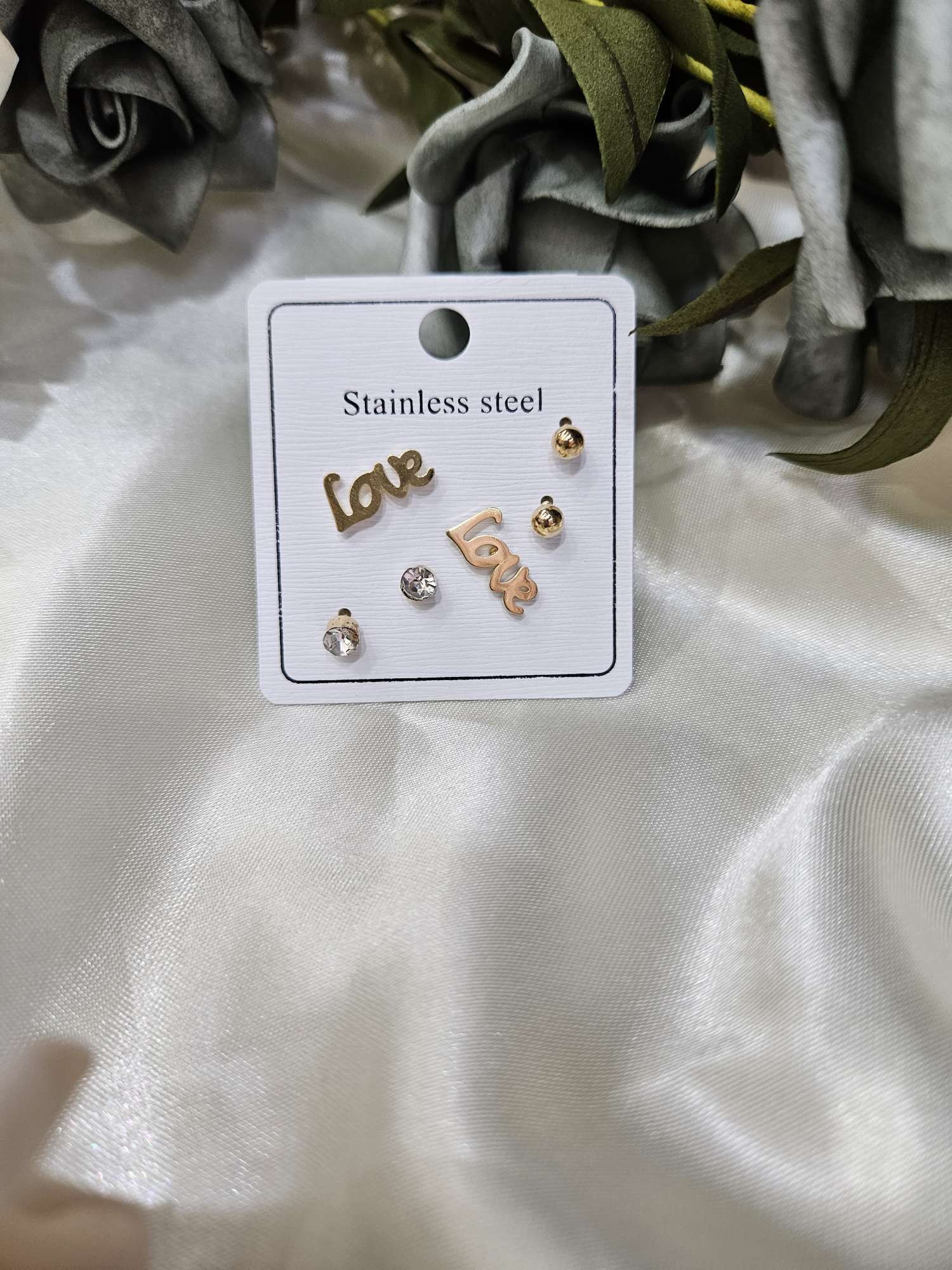 Valentine's Day Thanksgiving Fashion Romantic Three Pairs Of Small Earrings, Stainless Steel Love Earrings, Two Yuan Shop Hot Sales, Send Friends Dating Small Gifts details Picture