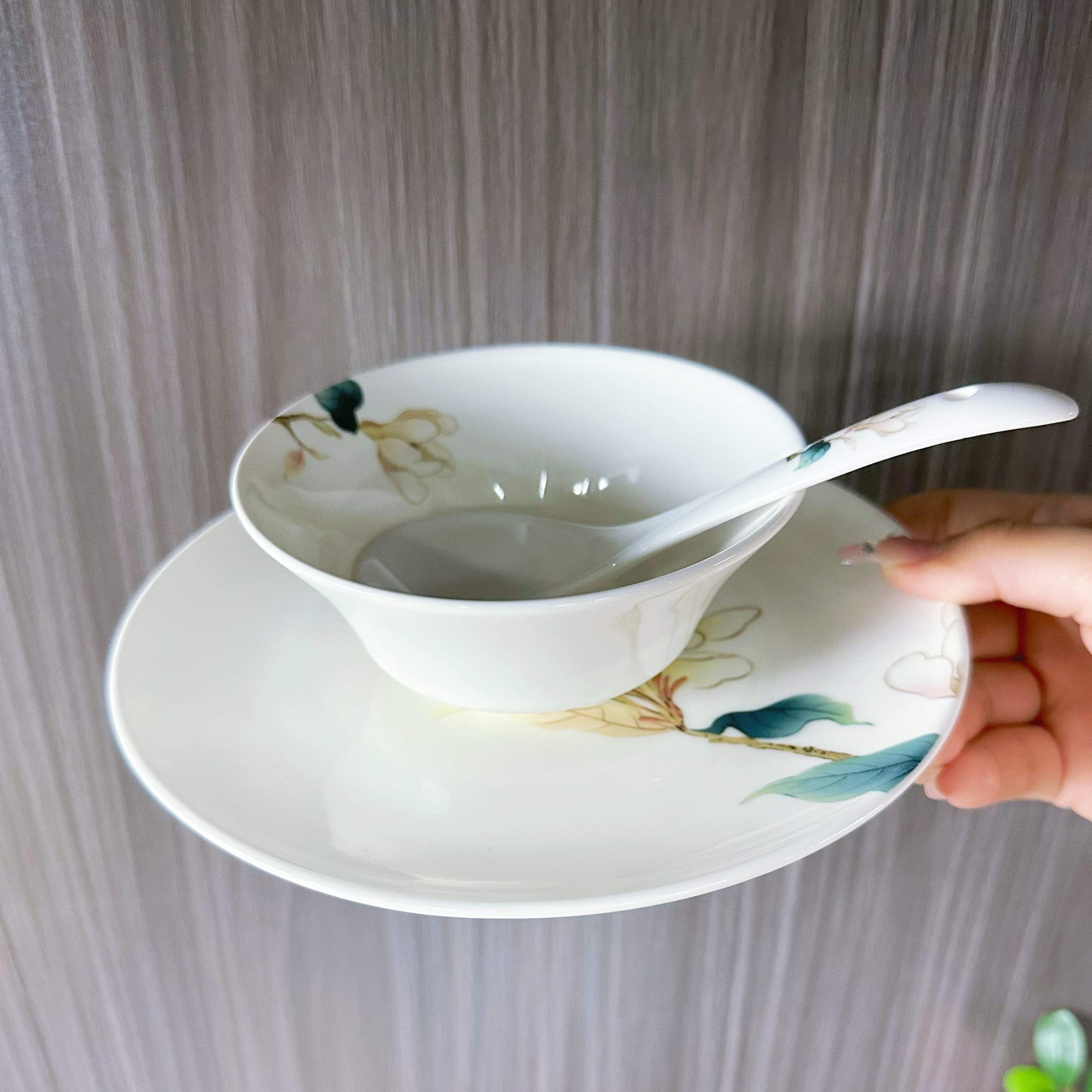 Wangchun series Ceramic tableware Set, featuring traditional Chinese meticulous brushwork and exquisite orchid elements, is suitable for home use in hotels, restaurants and banquets Application Scenario