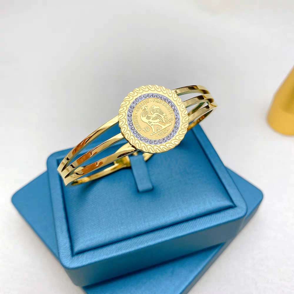 Cross-border supply of popular stainless steel bracelets from Europe and America, fashionable and simple, Douyin bestsellers, non-fading trendy accessories Specification image