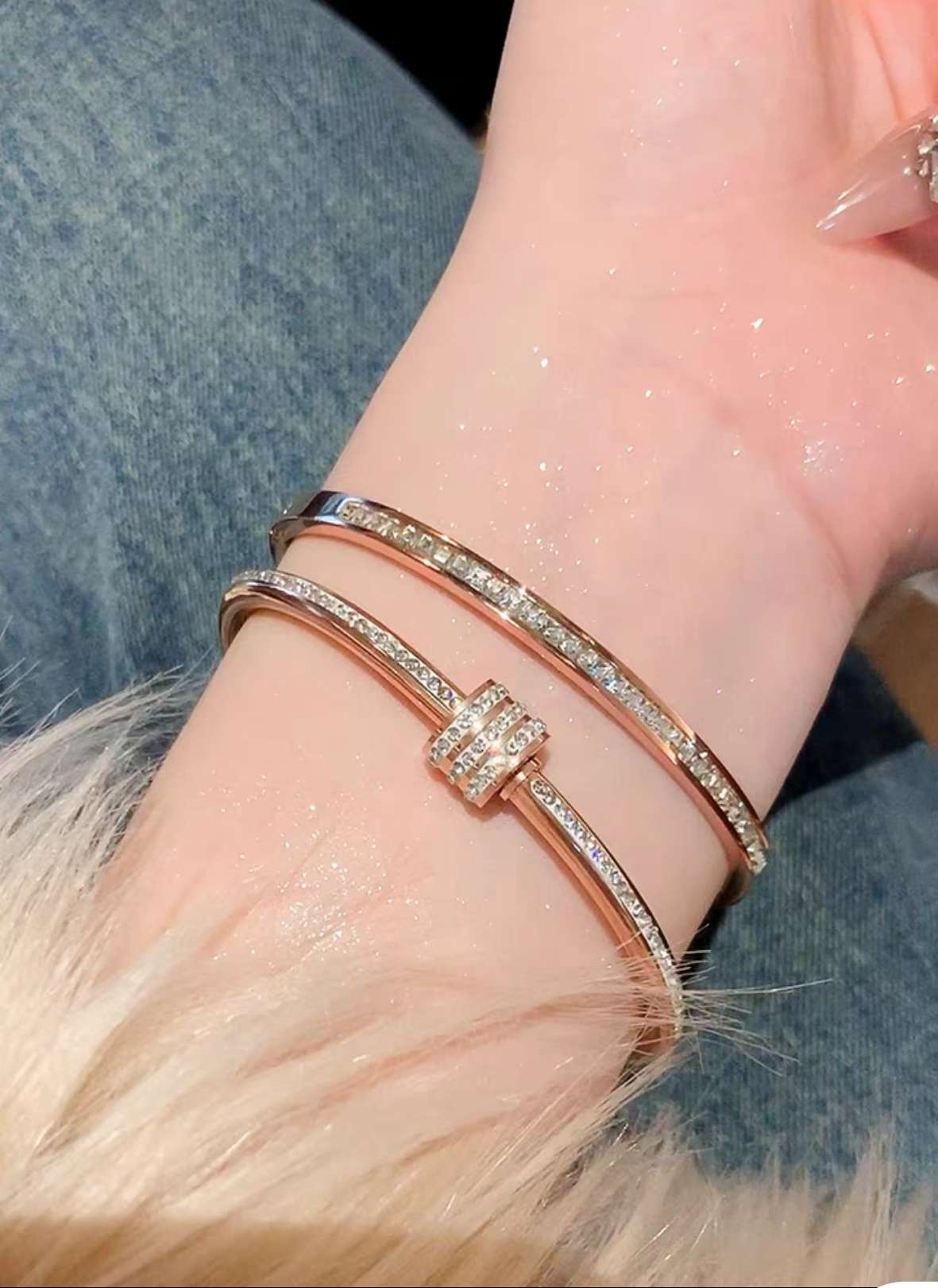 Rose gold titanium steel bracelet for women, high-end and elegant, light luxury and niche zircon bracelet, plain ring bracelet, hand accessory Item Picture