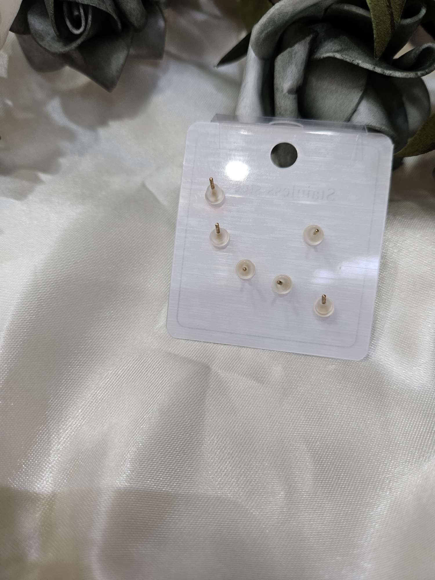 Valentine's Day Thanksgiving Fashion Romantic Three Pairs Of Small Earrings, Stainless Steel Love Earrings, Two Yuan Shop Hot Sales, Send Friends Dating Small Gifts details Picture