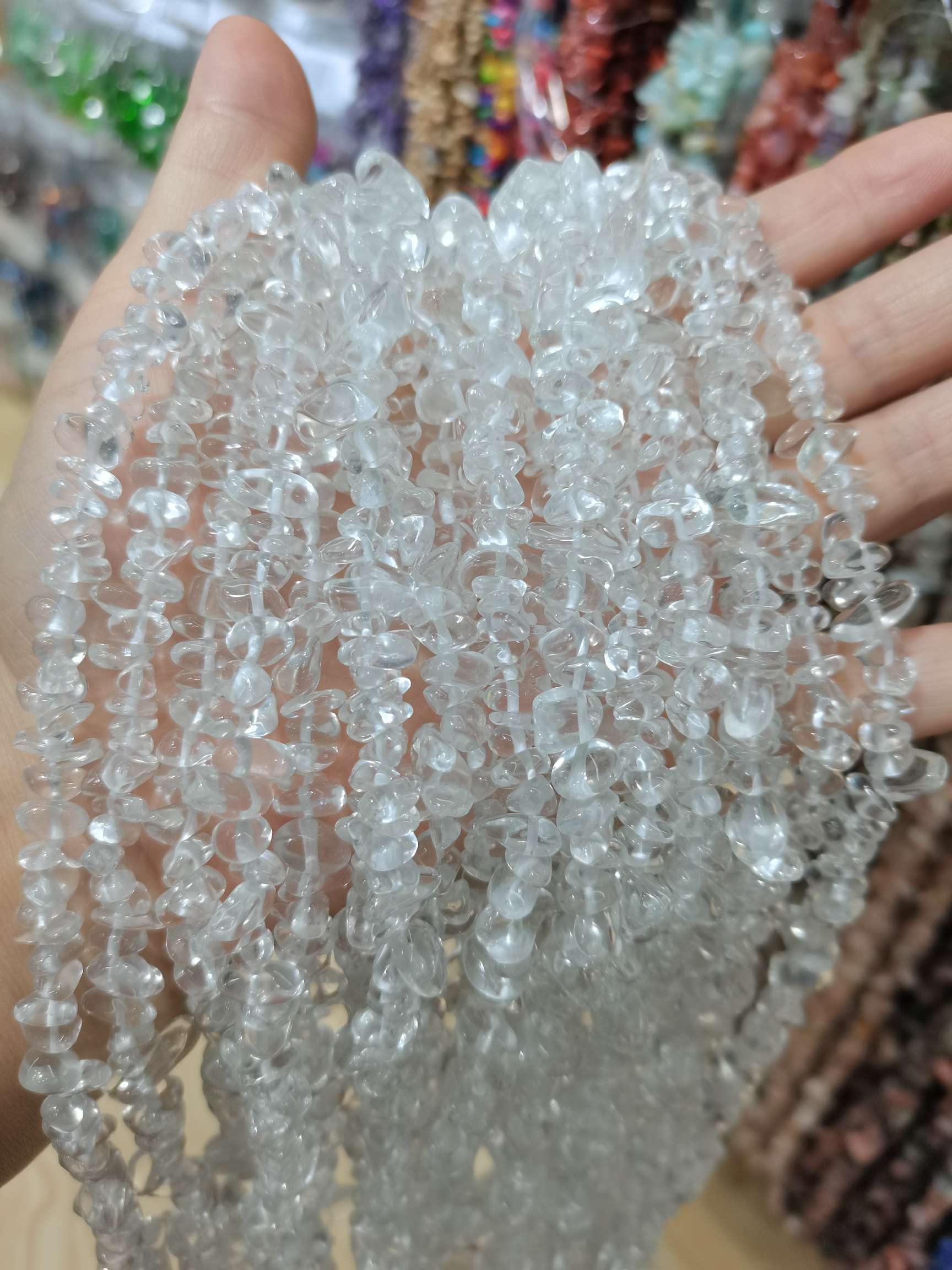 碎石半成品天然石彩色石头水磨石子diy饰品配件粉晶碎石散珠详情图2