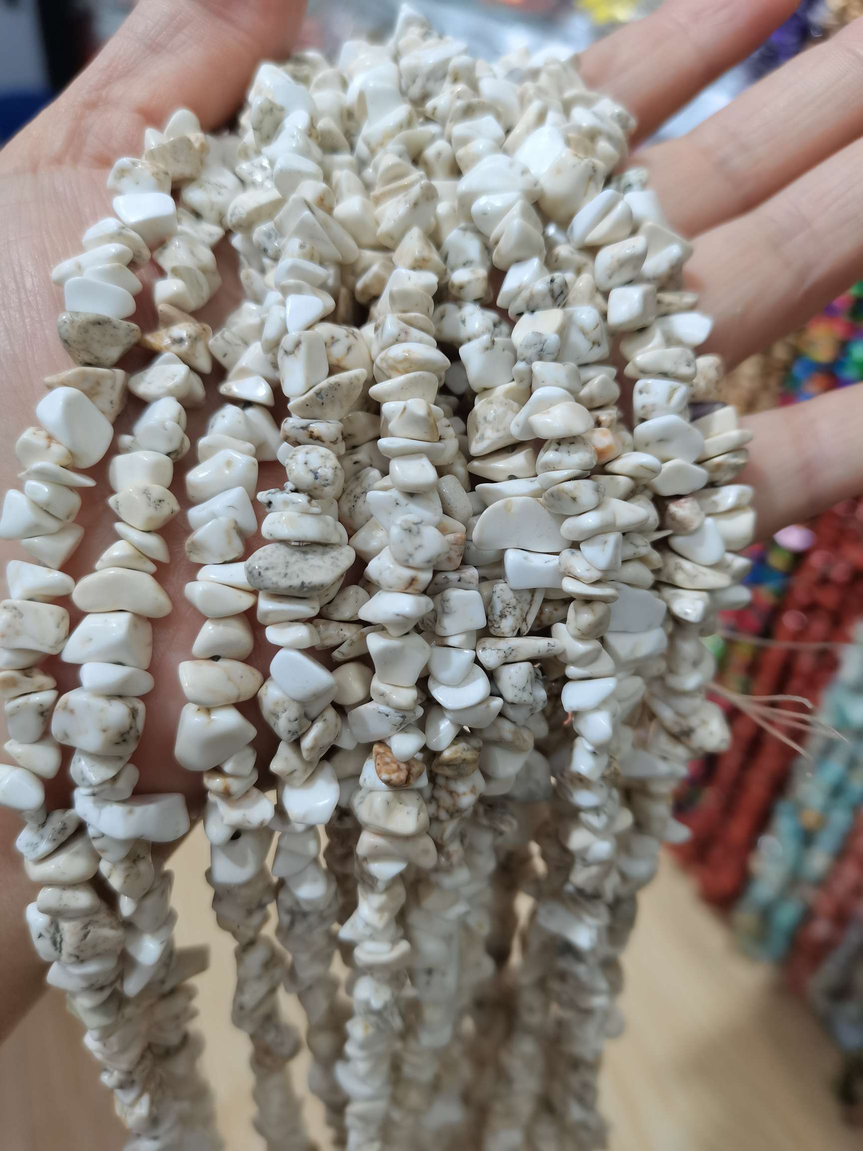 碎石半成品天然石彩色石头水磨石子diy饰品配件粉晶碎石散珠详情图4
