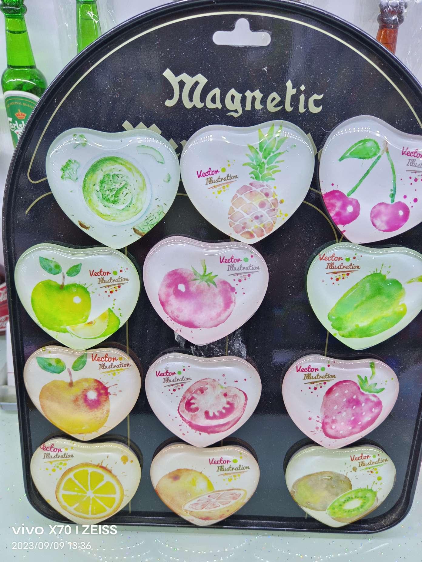 大桃心冰箱贴，水果图片混装，后面带磁铁，合适贴冰箱上