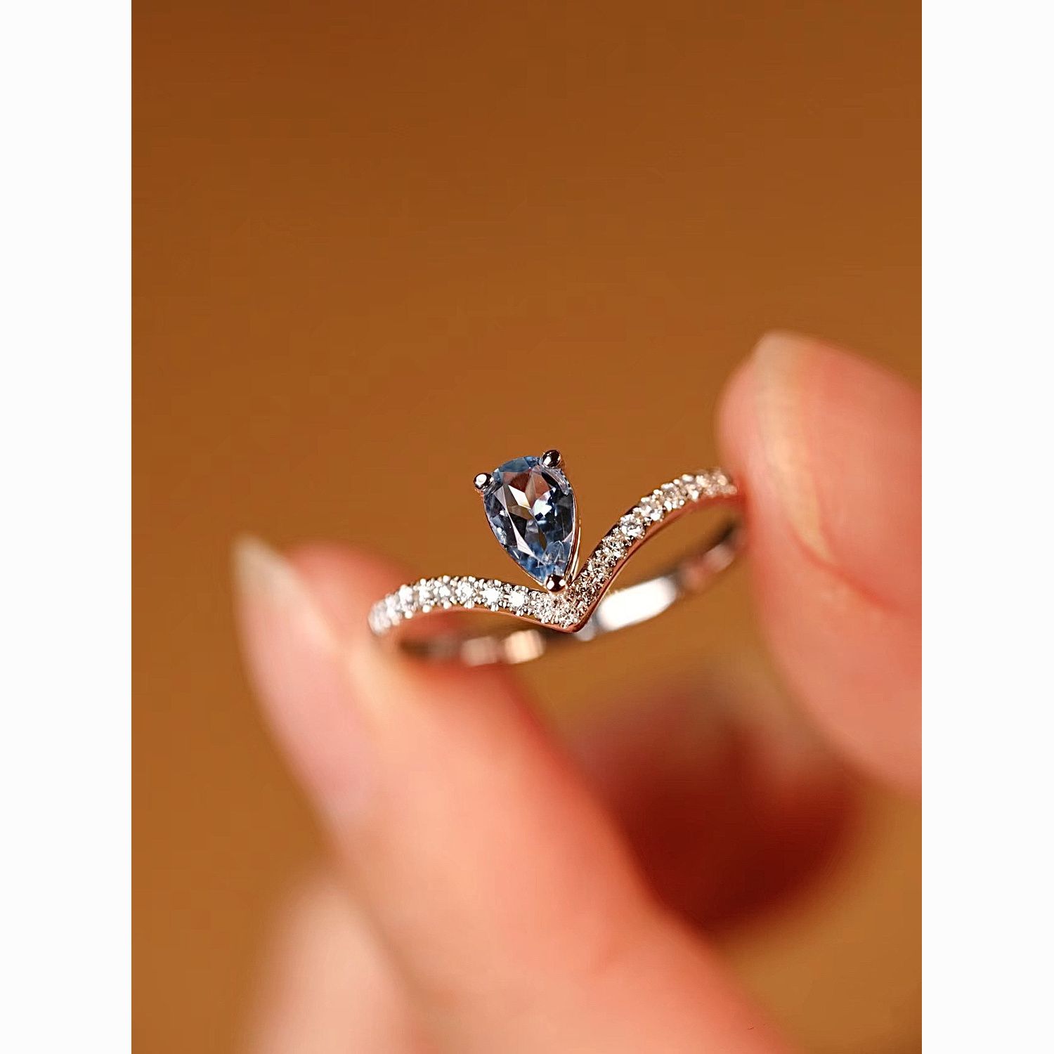 新款戒指女V形皇冠设计轻奢小众戒指详情图1