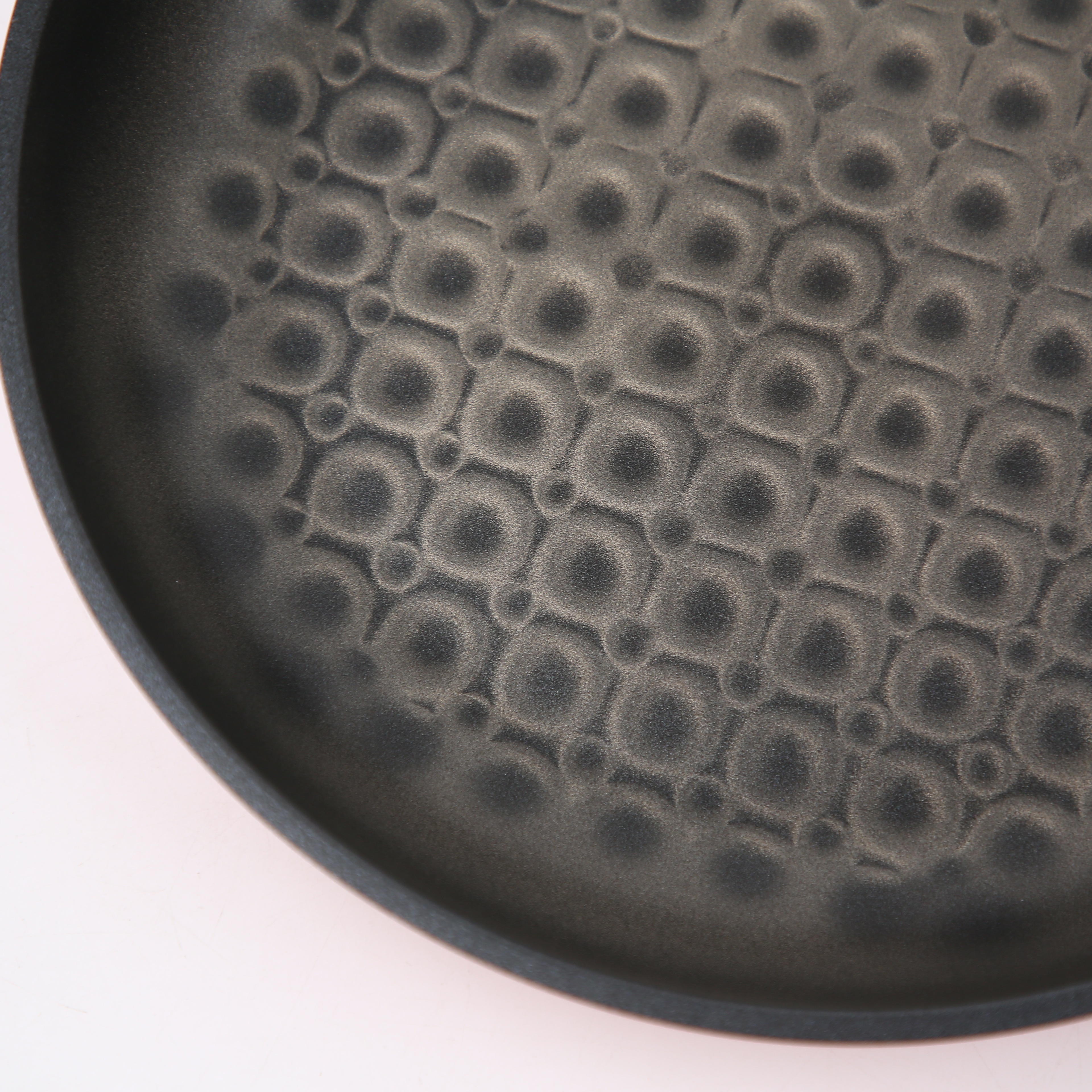 Kitchen Code: Korean Imported Kitchenware 3D Universal Red Diamond Frying Pan 30cm (Lid not included) Specification image