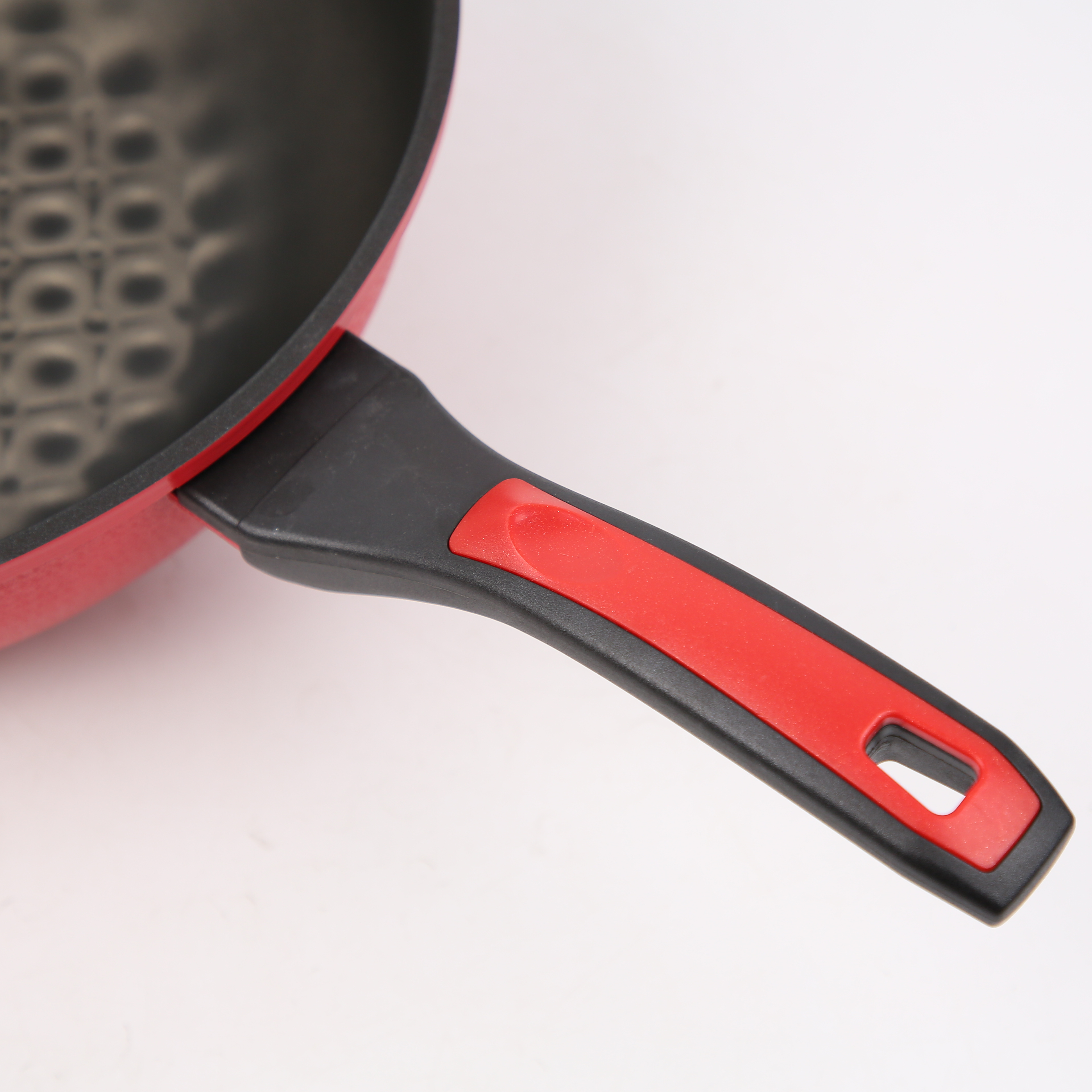 Kitchen Code: Korean Imported Kitchenware 3D Universal Red Diamond Non-stick wok 30cm (Lid not included) Item Picture