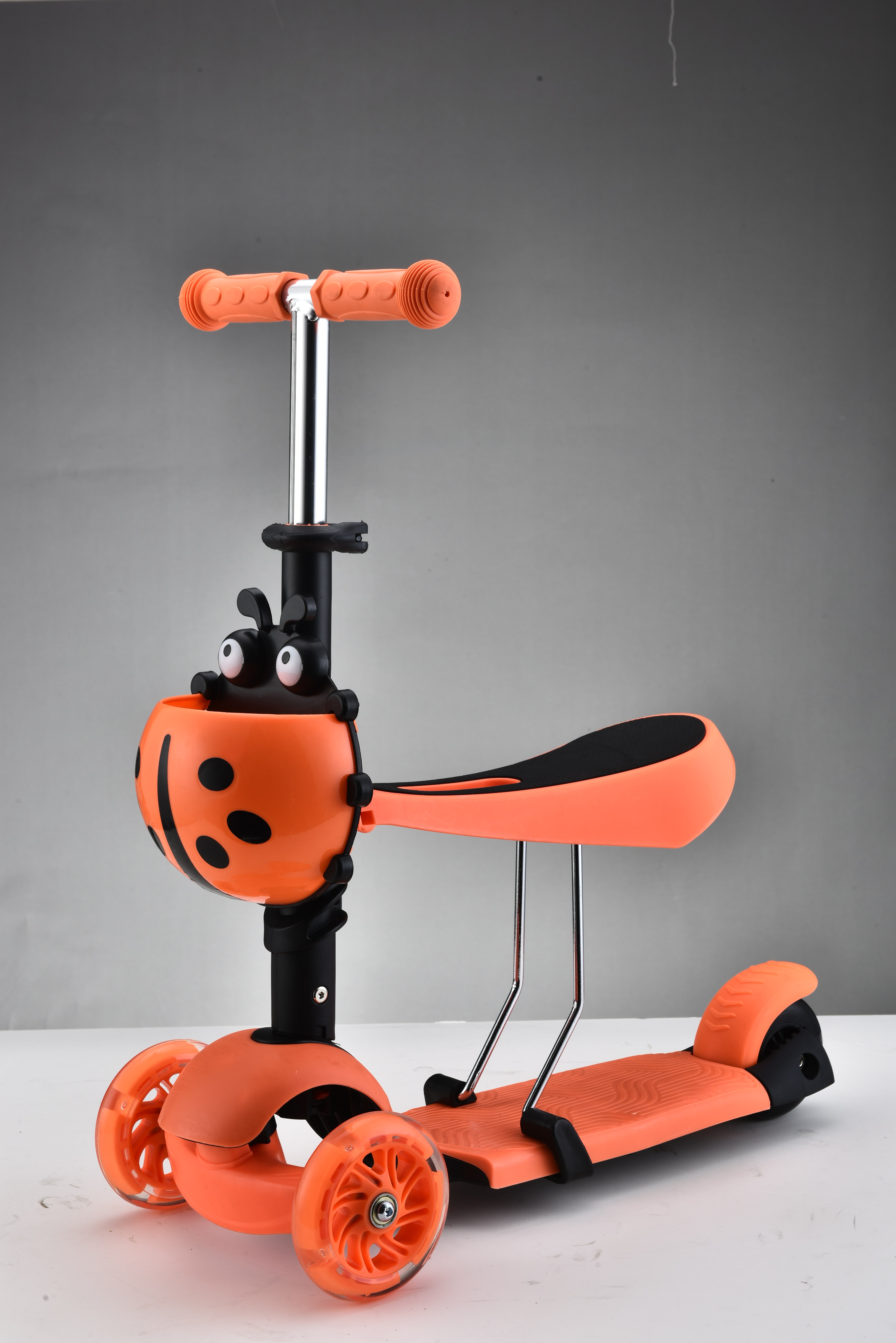 3-In-1 Children's Scooters 5-In-1 Pushrod Children's Scooters Fashion 3-Wheel Seats Removable Scooters Application Scenario