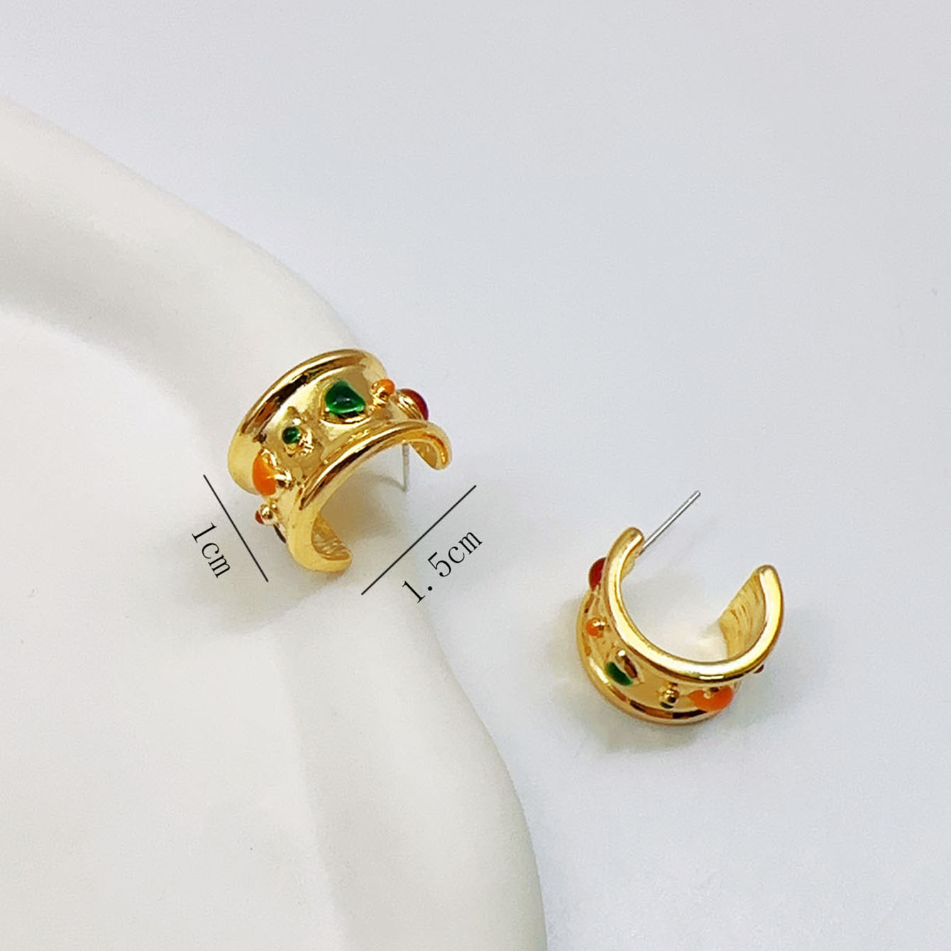 彩色滴釉/爱心宽面/C型小众/耳环复古风/轻奢防过敏/高级感耳饰/耳环/耳圈/耳钉白底实物图