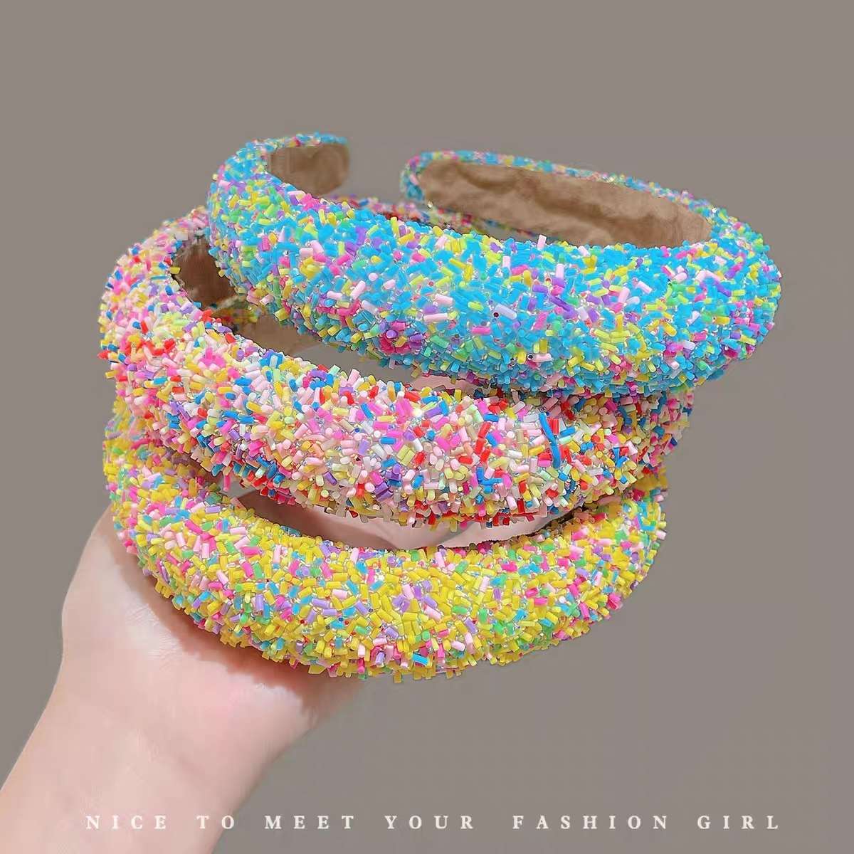 Dopamine donut fashion bestseller, trendy bestseller, European and American brand headband for women 2023 new style, high skull top wide edge headband, hairpin, broken hair arrangement headwear Application Scenario