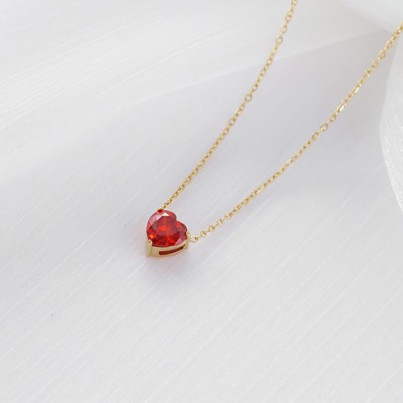 European and American Instagram cold style heart, niche design, fashionable and elegant, versatile collarbone chain for women Application Scenario