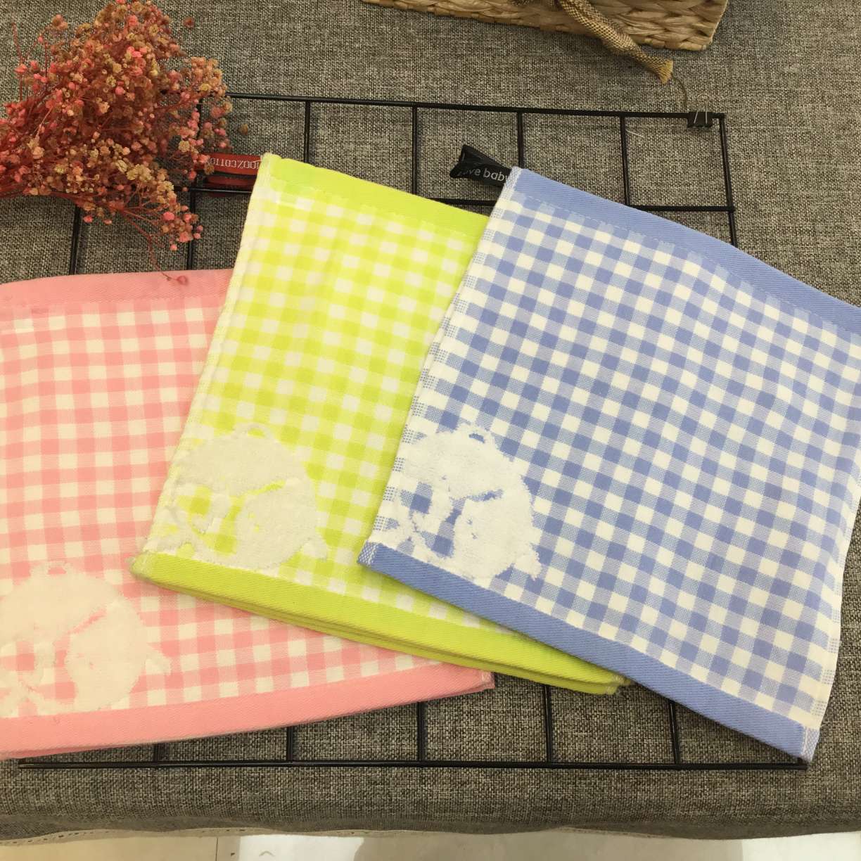 All-cotton square towels, gauze, untwisted children's face towels, cartoon square towels, 25*25cm, small towels for kindergartens detail image 4