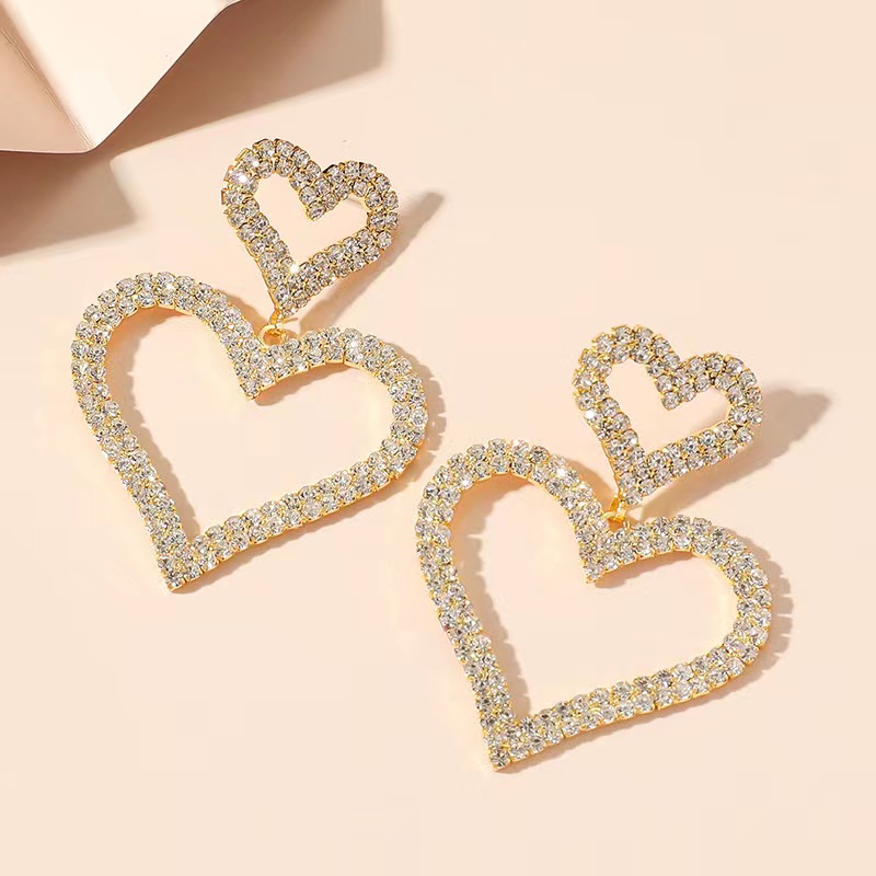 The new European and American popular double heart-shaped earrings with a simple and fashionable design are a bestseller! Super value accessories: Ear studs you'll regret not buying! Item Picture
