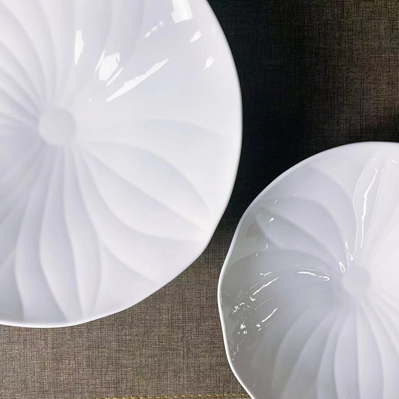 Classic white porcelain Jiangnan bowl-shaped bowl with a lotus leaf design, 8.5 inches and 10 inches, creative and versatile, suitable for hotel, restaurant and home use details Picture