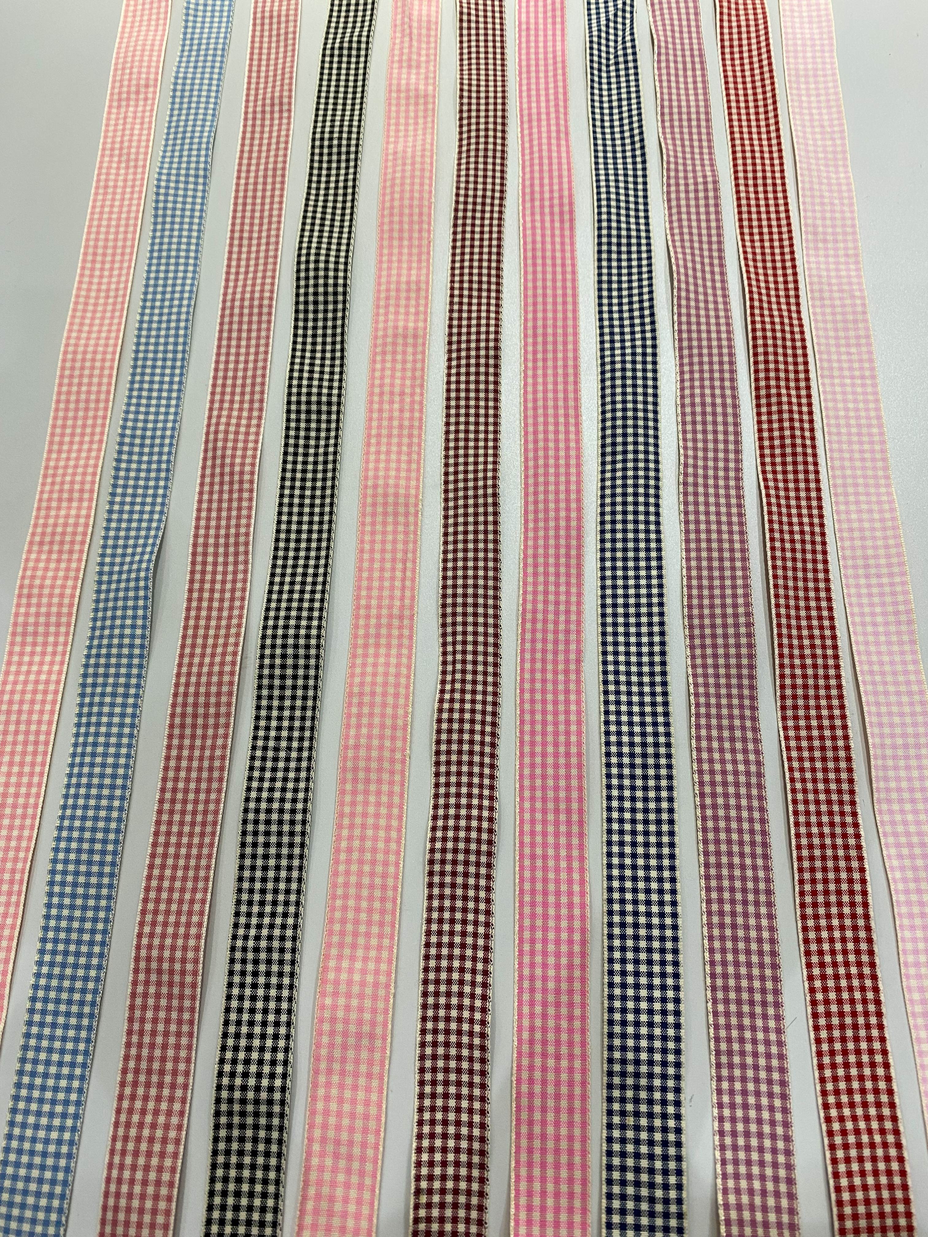 Take a look at the classic white cotton checkered belt, fashionable webbing and creative accessories