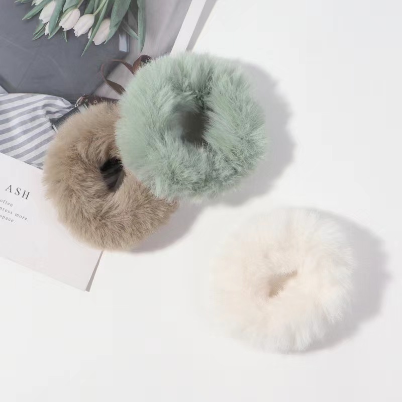 Solid-color plush hair bands, simple and versatile hair ties, autumn and winter plush hair ties, cute furry fur band hair accessories, Binhan accessories 2 Specification image