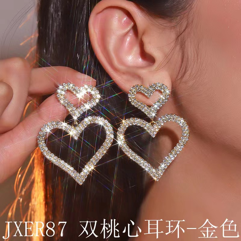 The new European and American popular double heart-shaped earrings with a simple and fashionable design are a bestseller! Super value accessories: Ear studs you'll regret not buying! details Picture