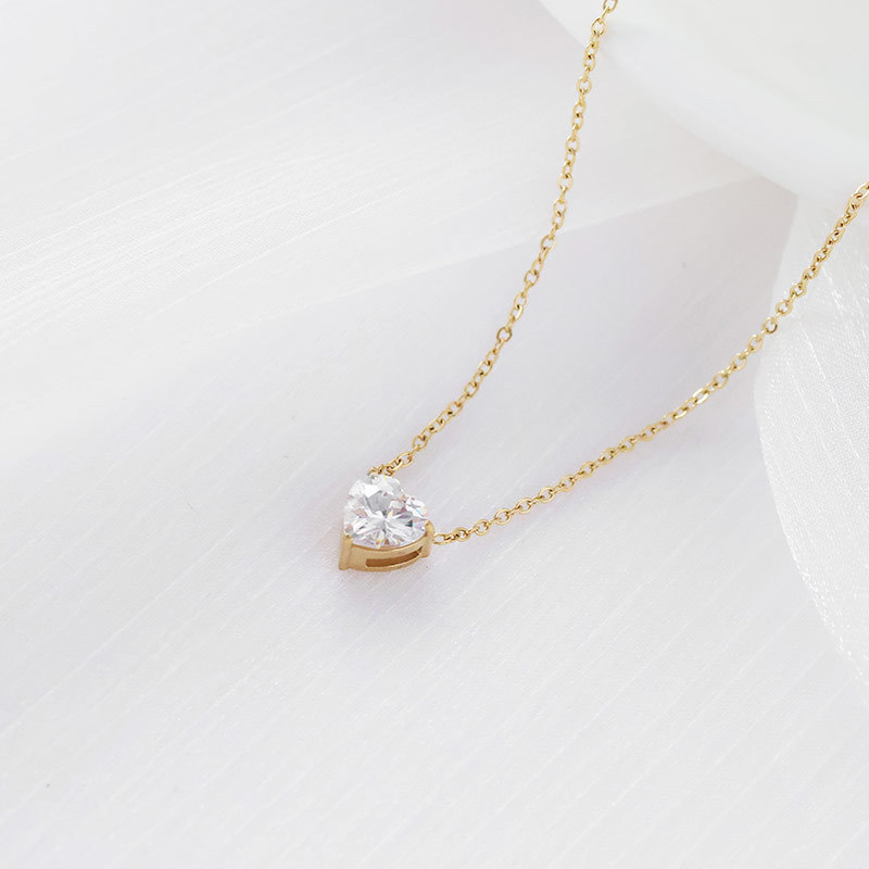 European and American Instagram cold style heart, niche design, fashionable and elegant, versatile collarbone chain for women detail image 7