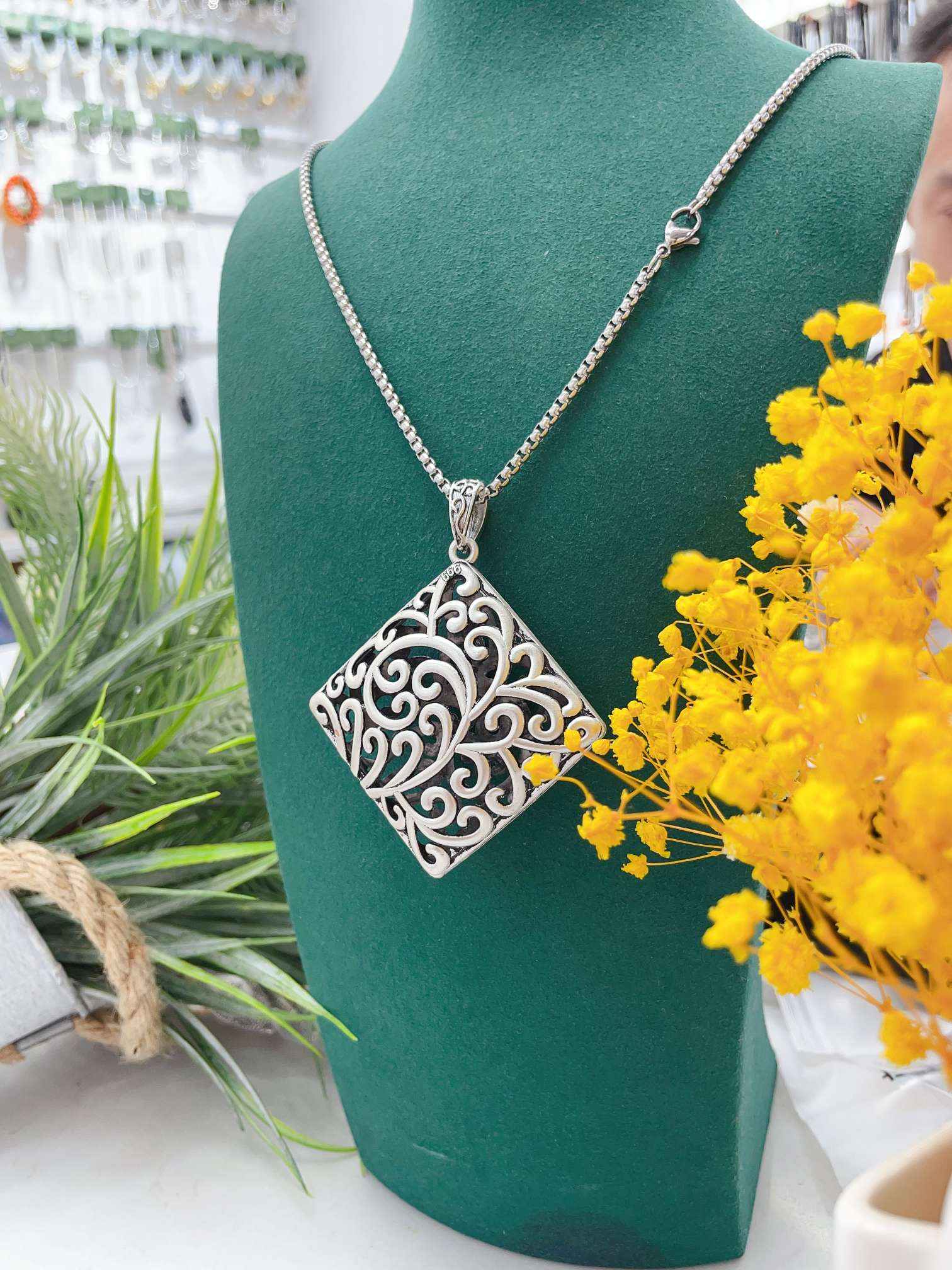 Chinese Style Sifang Laicai Sweater Chain Item Picture