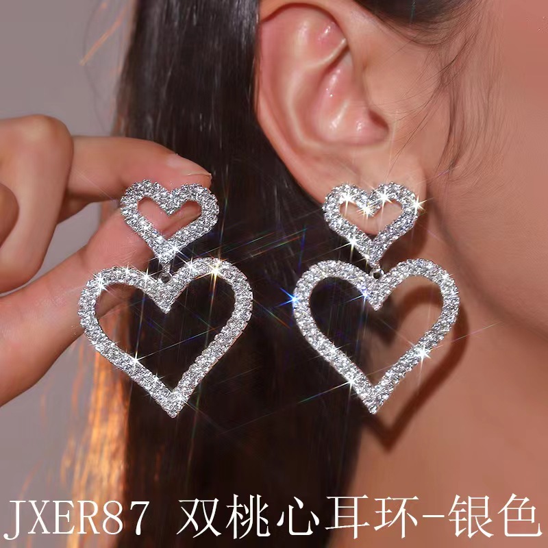 The new European and American popular double heart-shaped earrings with a simple and fashionable design are a bestseller! Super value accessories: Ear studs you'll regret not buying! Application Scenario