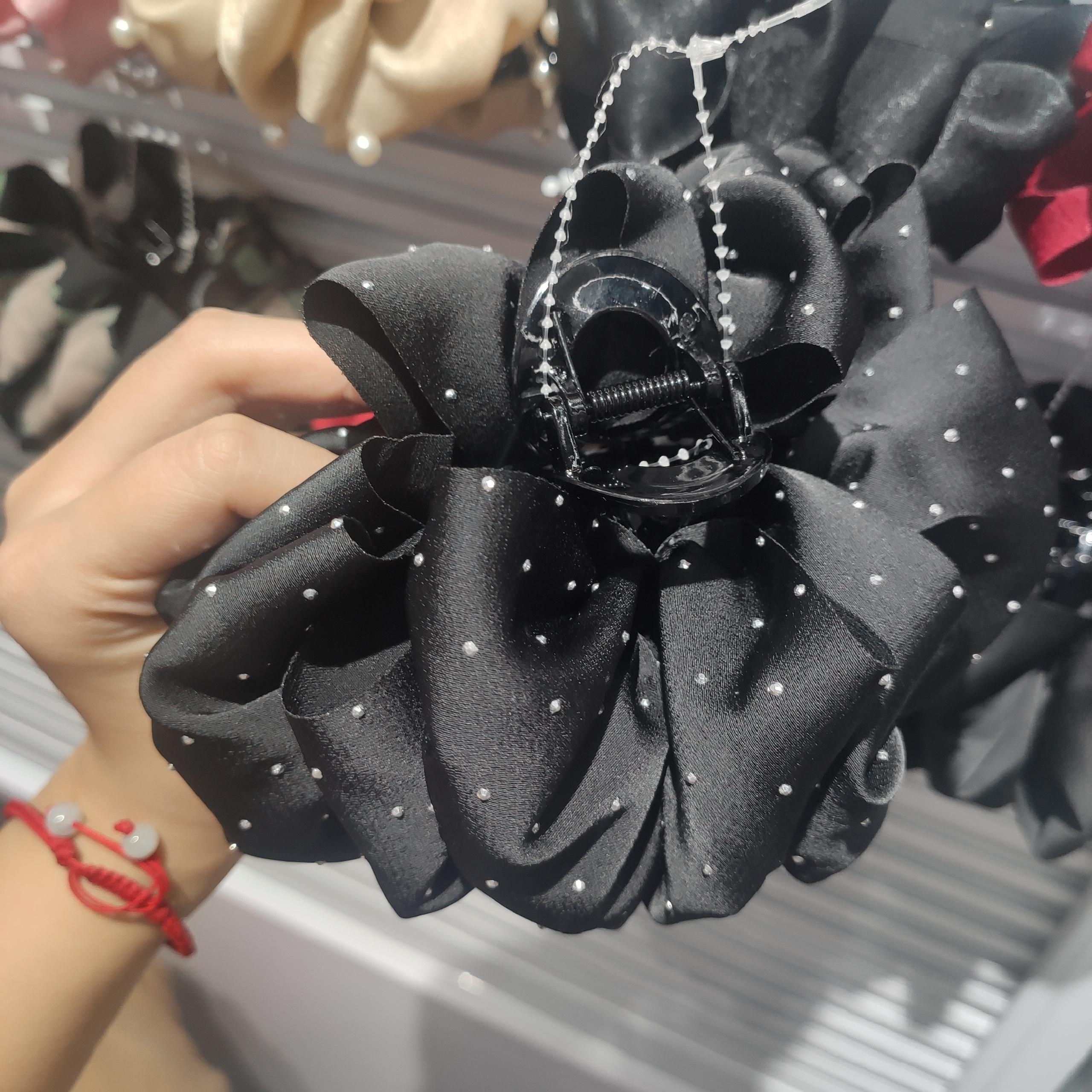 Real Black Stick Diamond French Vintage Solid Satin Oversized Hair Grab Clip Hair Clip Back Head Headwear Professional Korean Hair Accessories Application Scenario