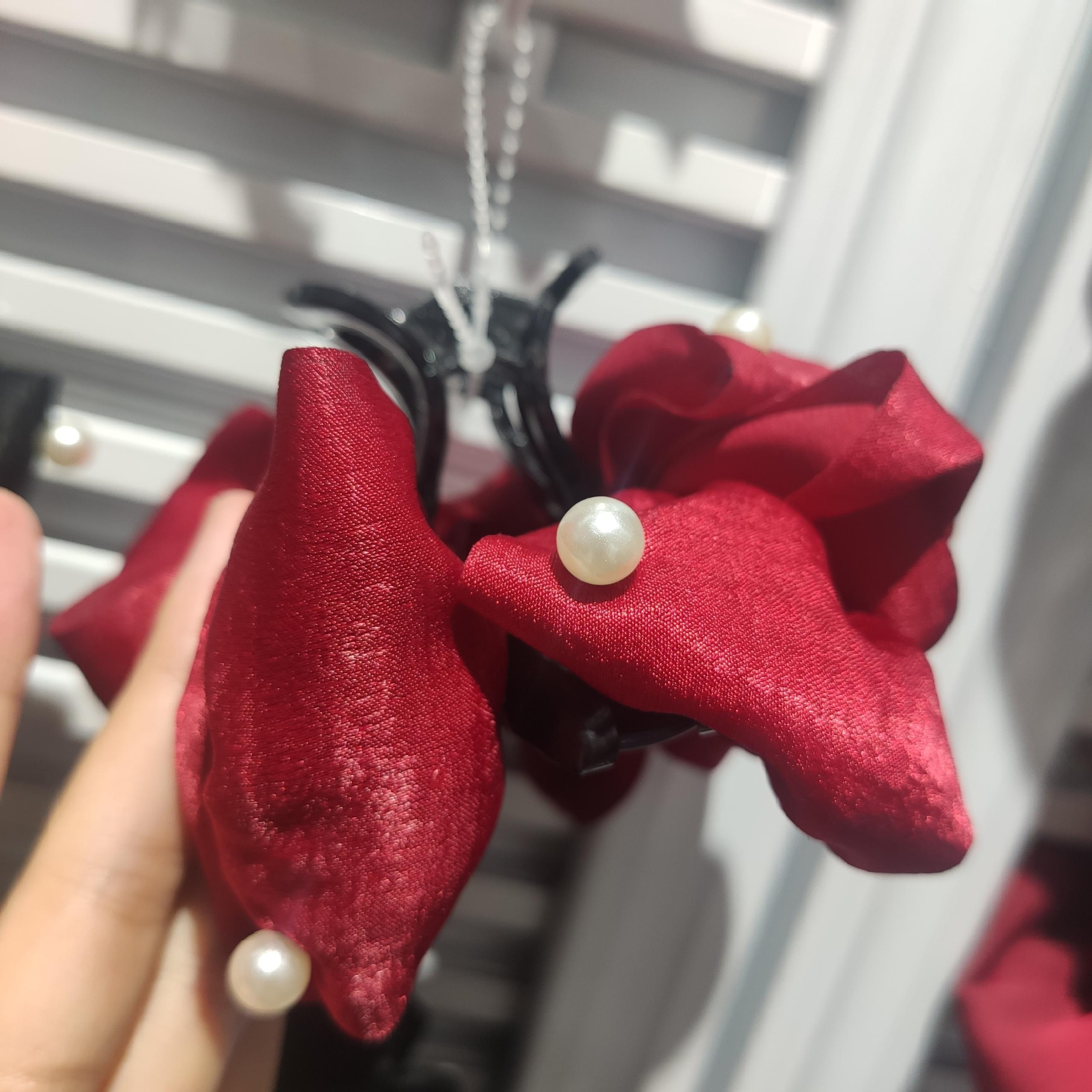 Real Shot Red Pearl French Vintage Solid Satin Oversized Hair Grab Pin Hair Clip Back Head Headdress Korean Hair Accessories Application Scenario