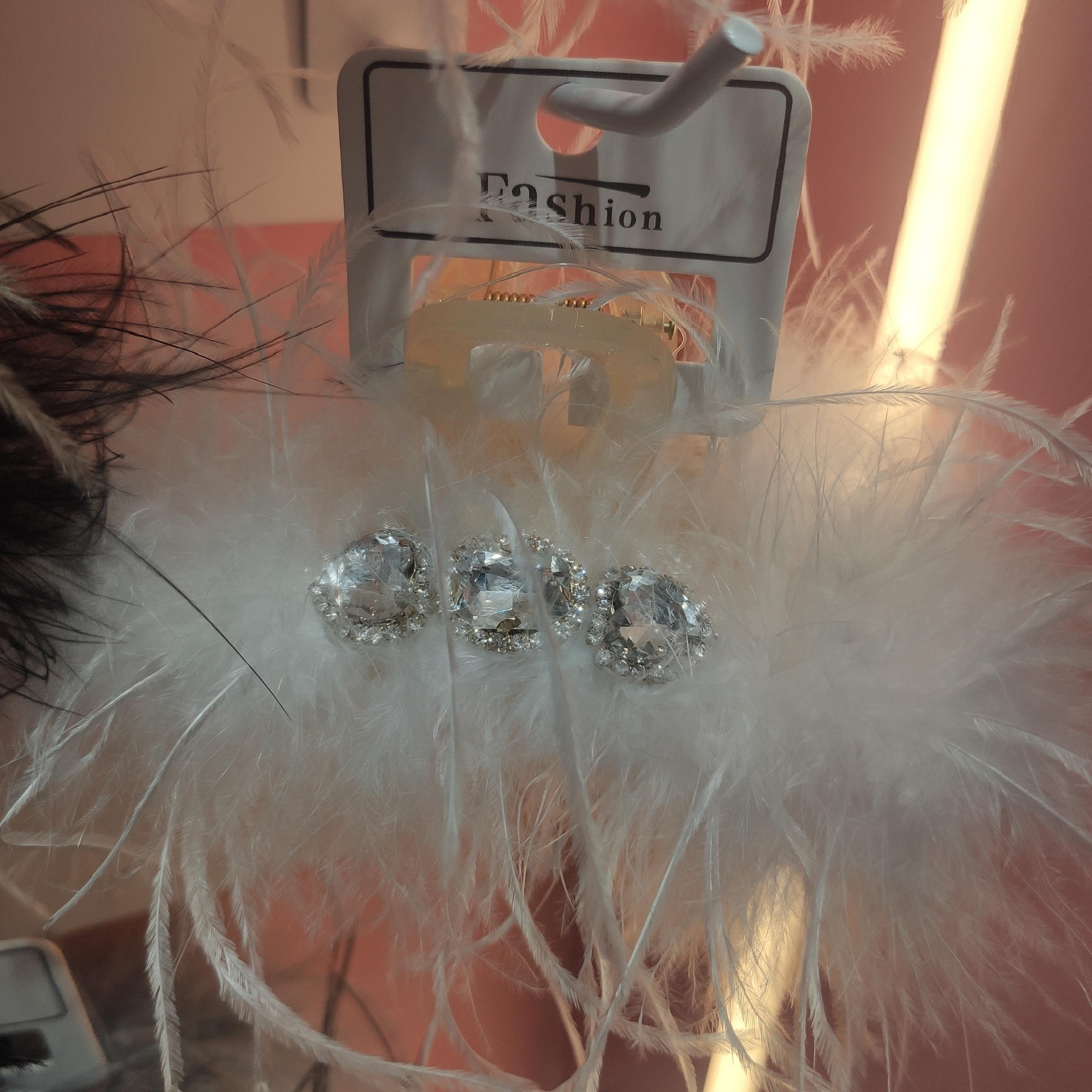 Live-Action White Rhinestone Ostrich Hair Grab Clip Shark Clip Ins Wind Headwear Hair Accessories Go With Everything details Picture
