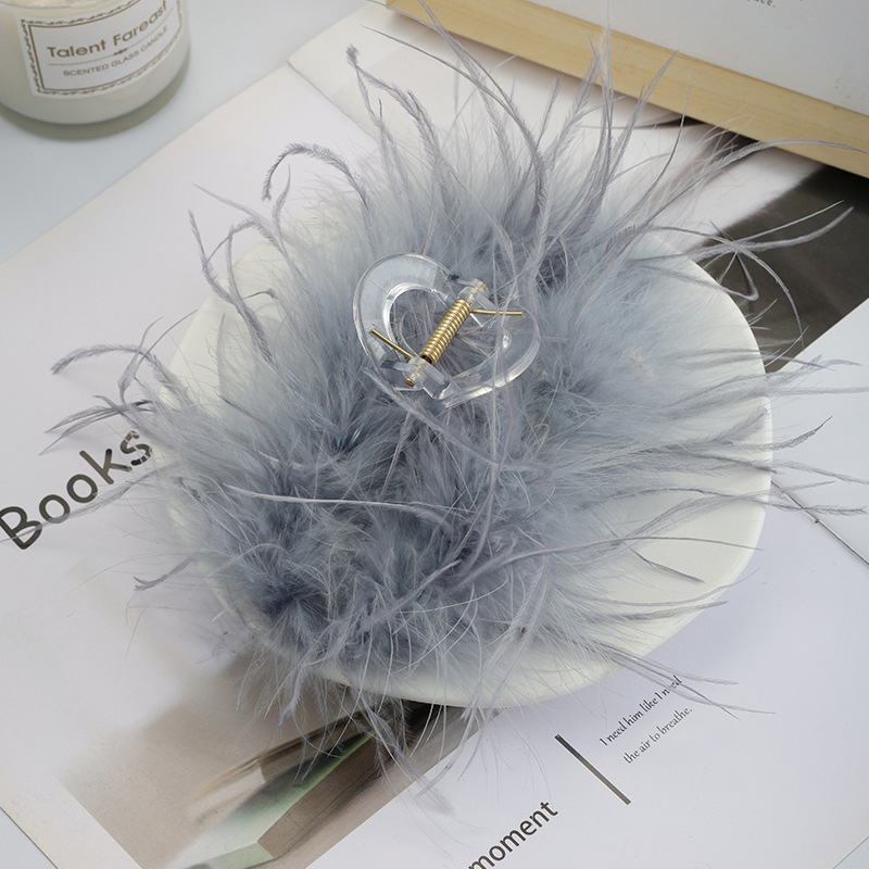 有实拍灰色鲨鱼夹ins风羽毛抓夹鸵鸟毛发夹纯欲高级感毛发抓夹超仙头饰                          