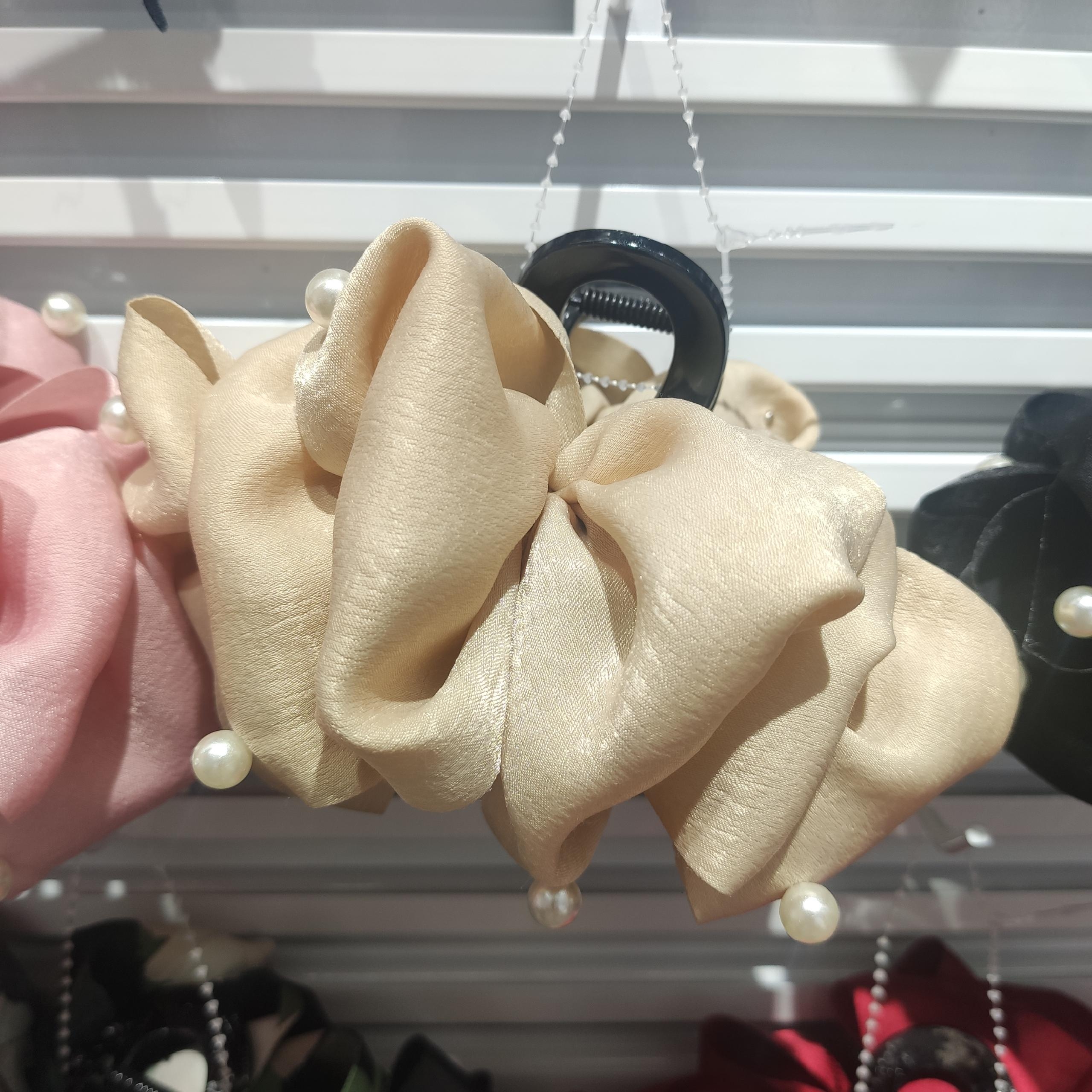 Real Shot Beige Pearl French Vintage Solid Satin Oversized Hair Grab Pin Hair Clip Back Head Headdress Korean Hair Accessories Application Scenario