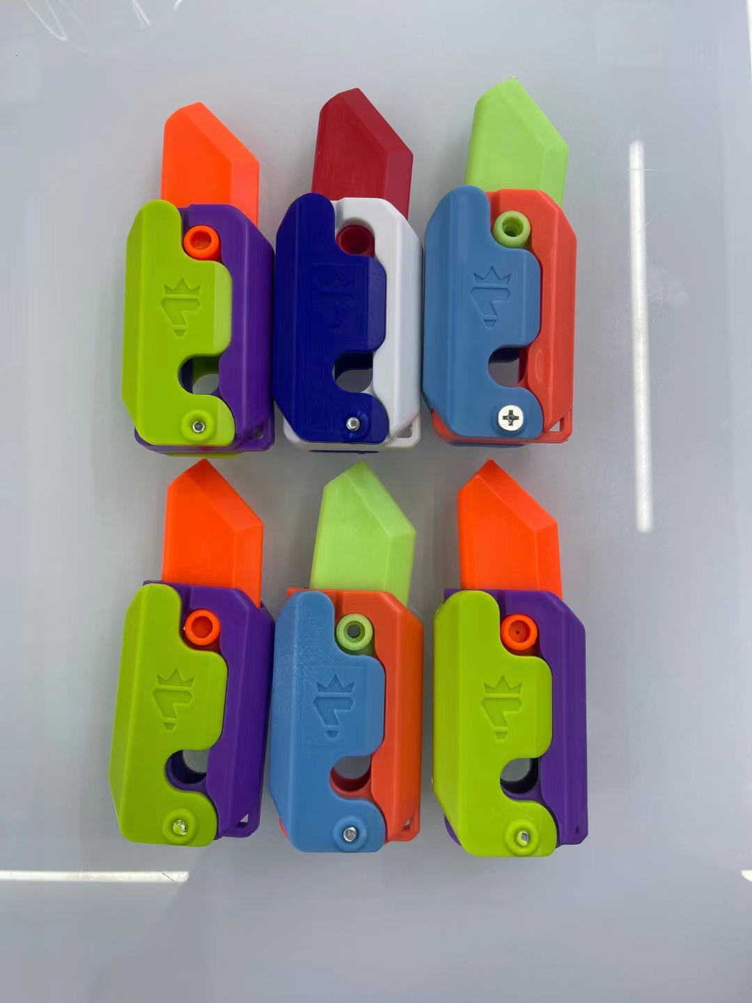 The New Plastic Radish Knife Doesn't Get Stuck Item Picture