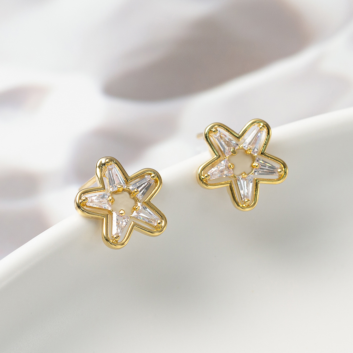 A pair of exquisite stylish 925 silver needle Zircon luxurious elegant temperament earrings gorgeous jewelry gift for ladies