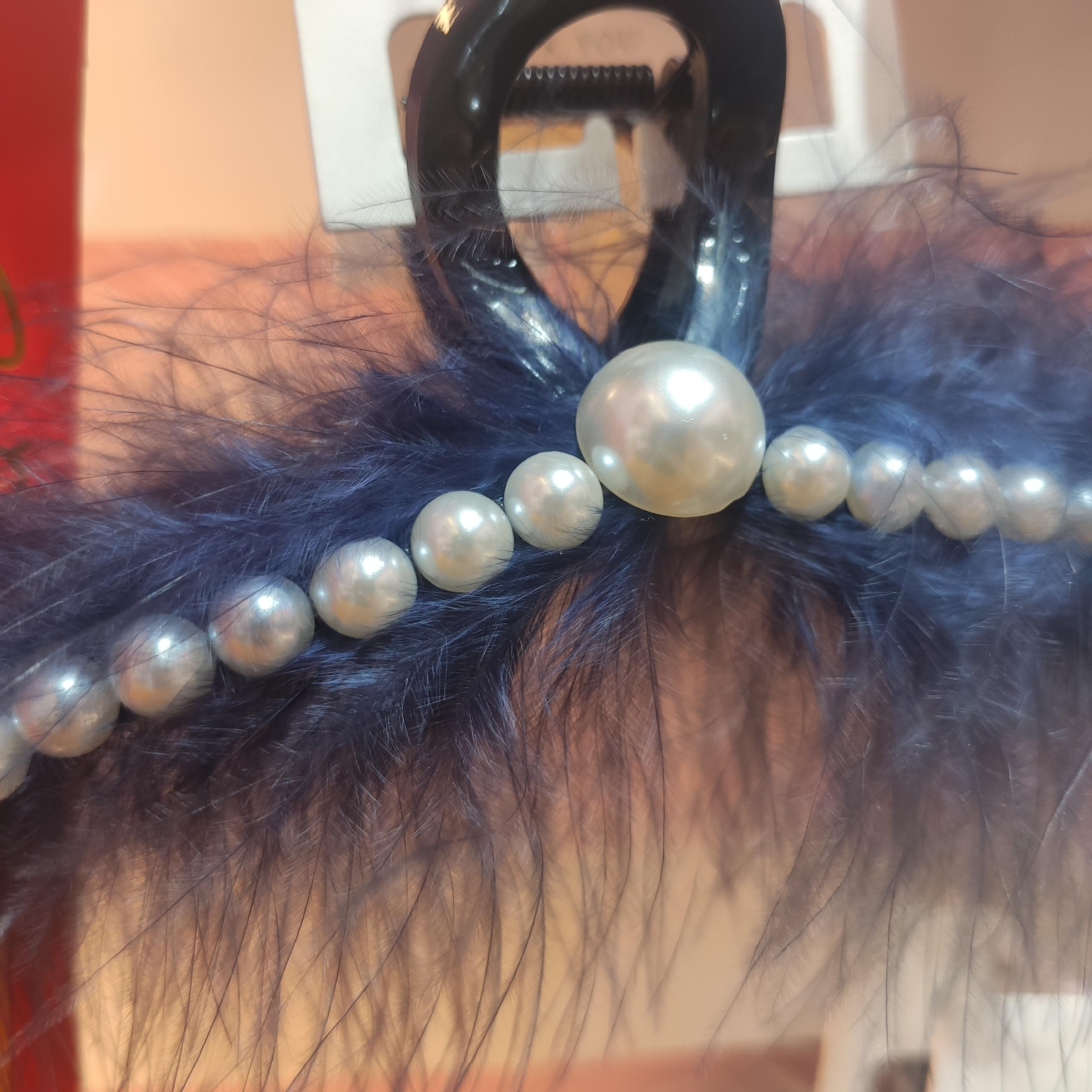 Black Pearl Ostrich Hair Grab Clip Shark Clip Ins Wind Headwear Hair Accessories Application Scenario