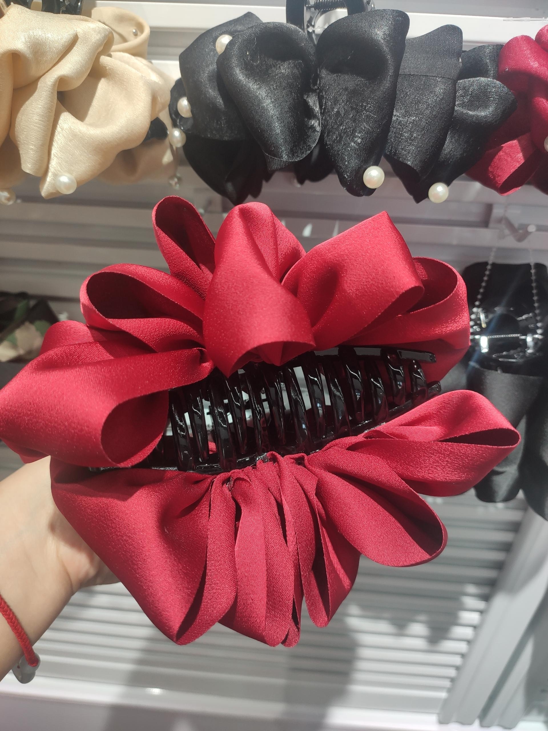 Red French Vintage Solid Satin Oversized Hair Grab Pin Hair Clip Back Head Headwear Professional Korean Hair Accessories East Application Scenario