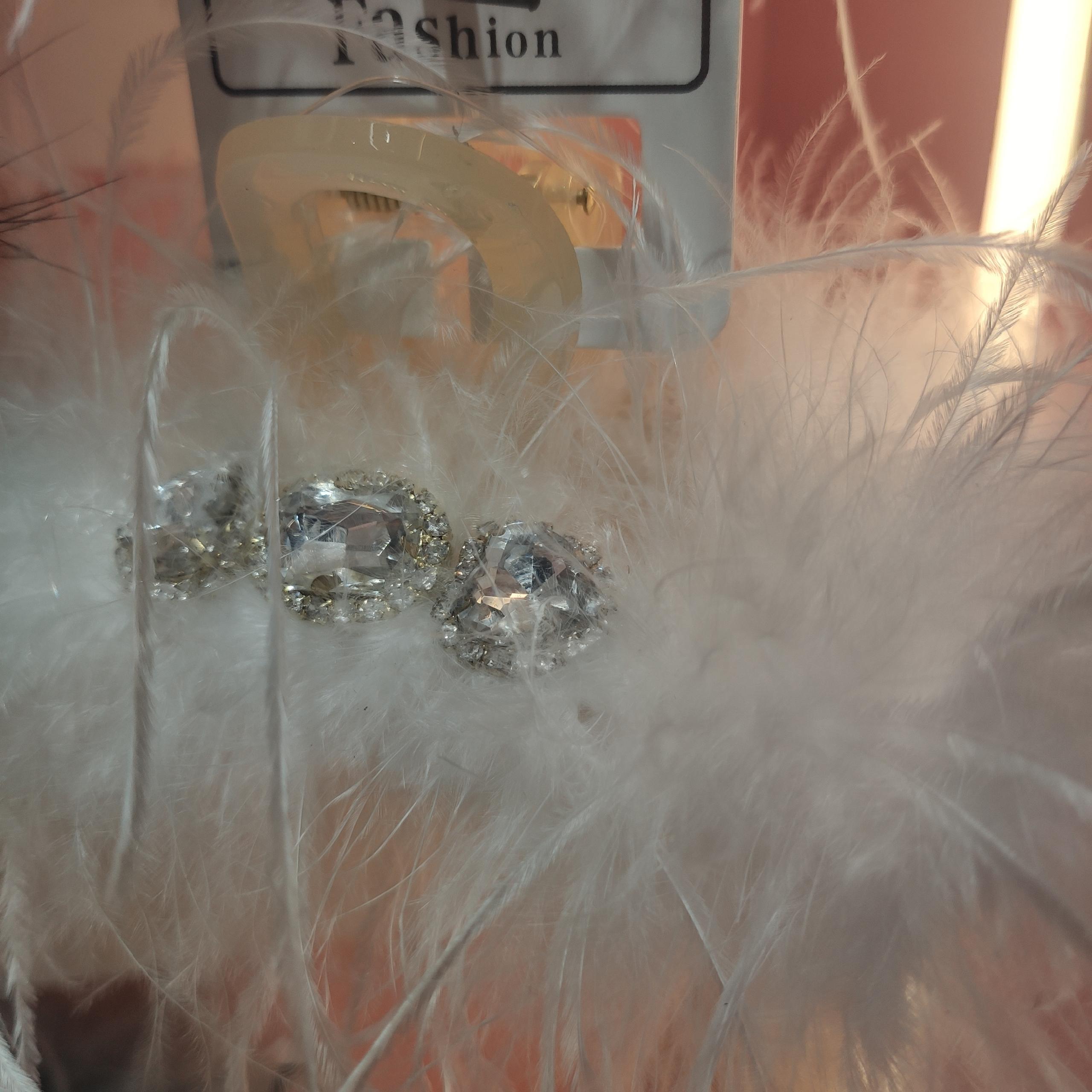 Live-Action White Rhinestone Ostrich Hair Grab Clip Shark Clip Ins Wind Headwear Hair Accessories Go With Everything