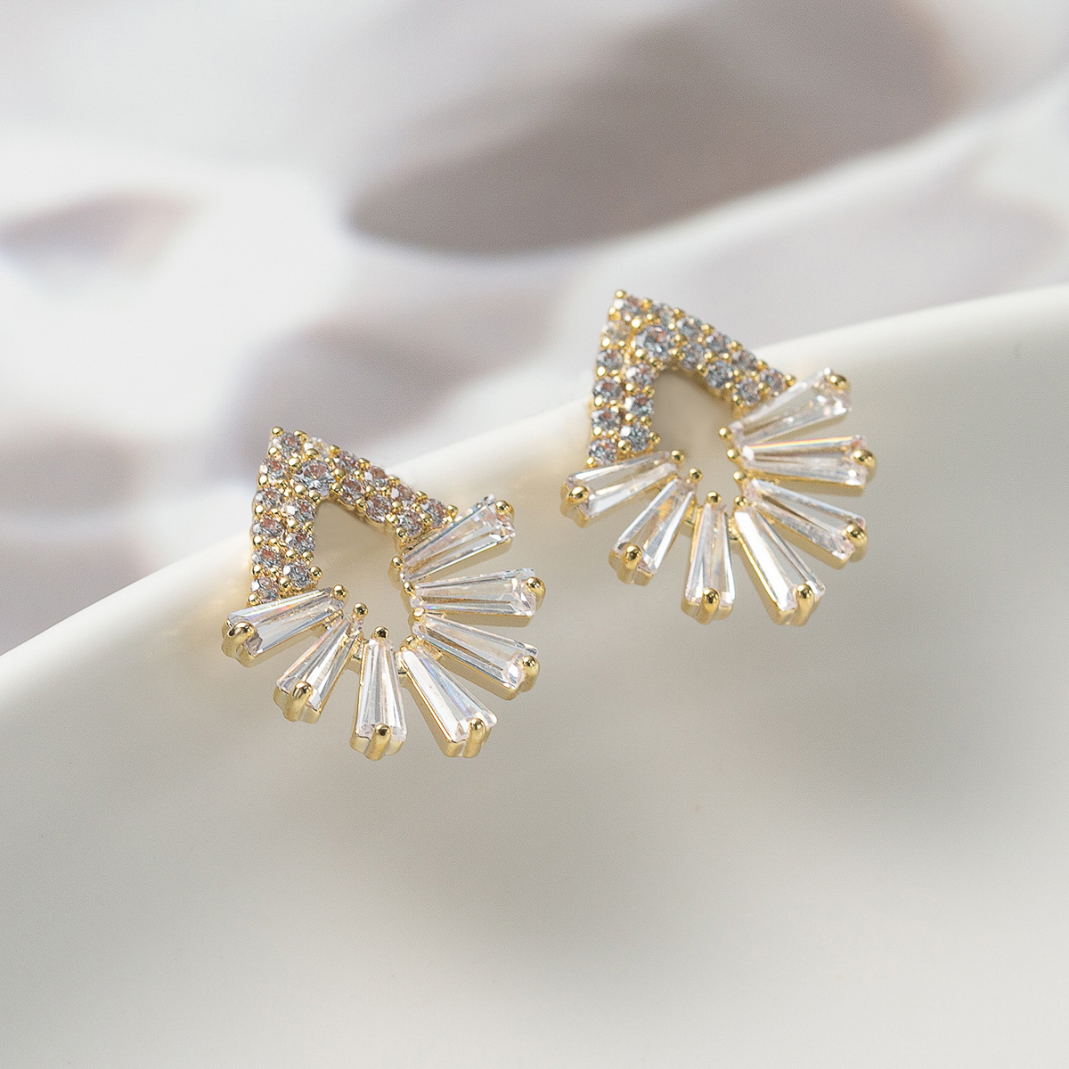 A pair of beautiful stylish 925 silver needle Zircon luxurious temperament earrings for ladies gorgeous jewelry gift