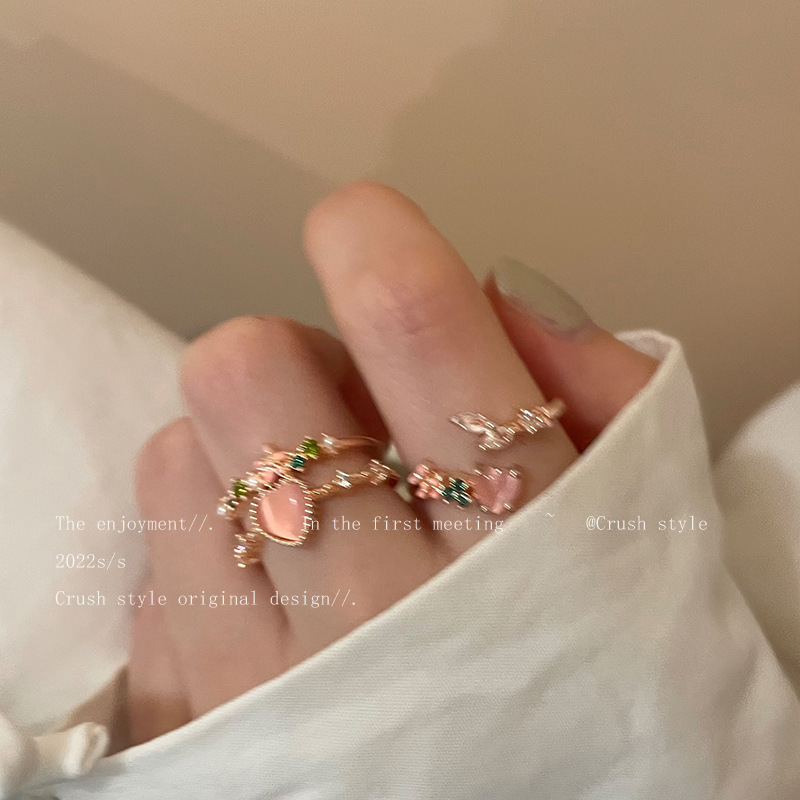 Double-layer heart-shaped zircon open ring, a sweet design for women, with a niche and high-end feel. It's a popular adjustable ring for index fingers Application Scenario
